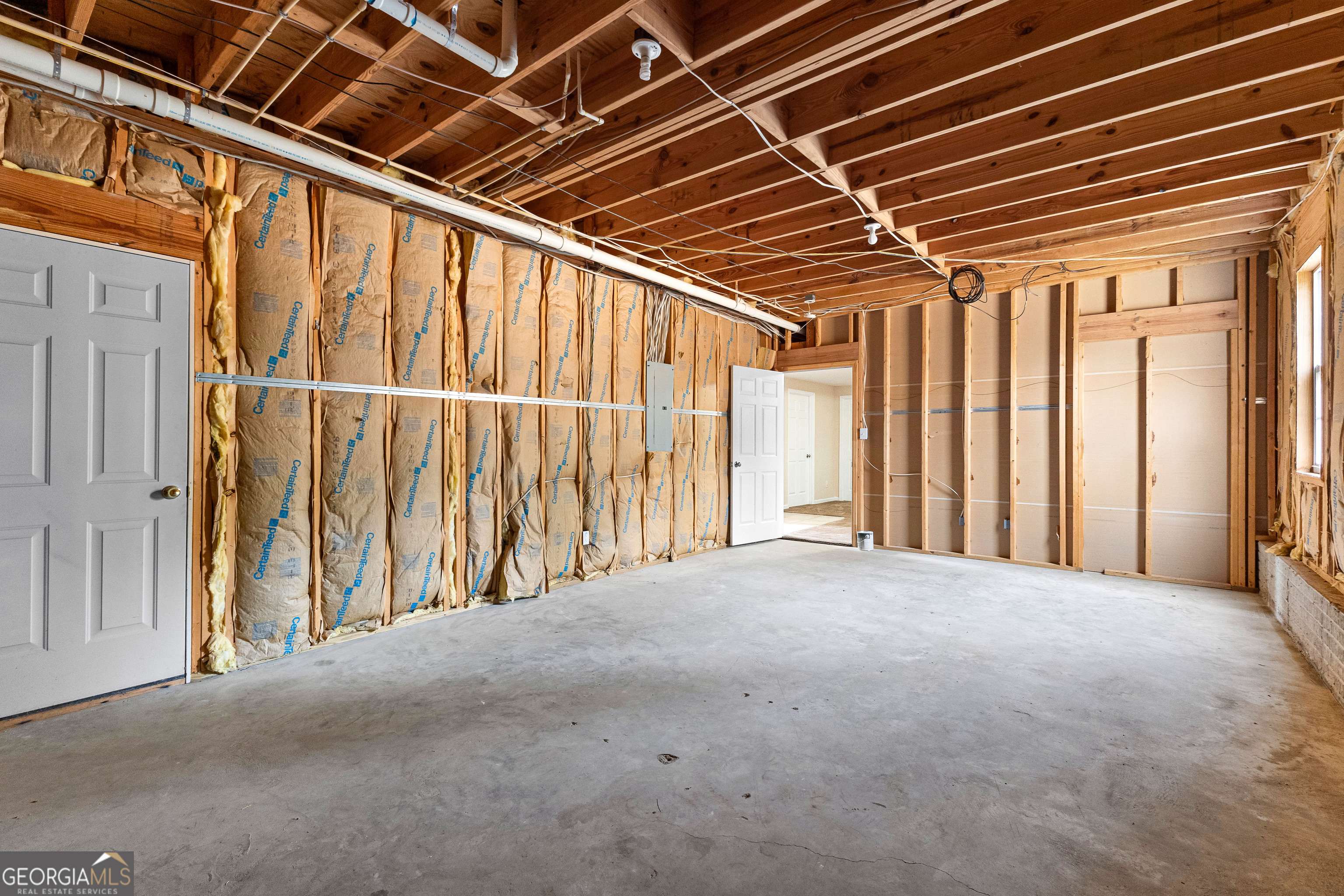 Newnan, Georgia 30265, United States, 3 Bedrooms Bedrooms, ,2 BathroomsBathrooms,Residential,Pending,18127