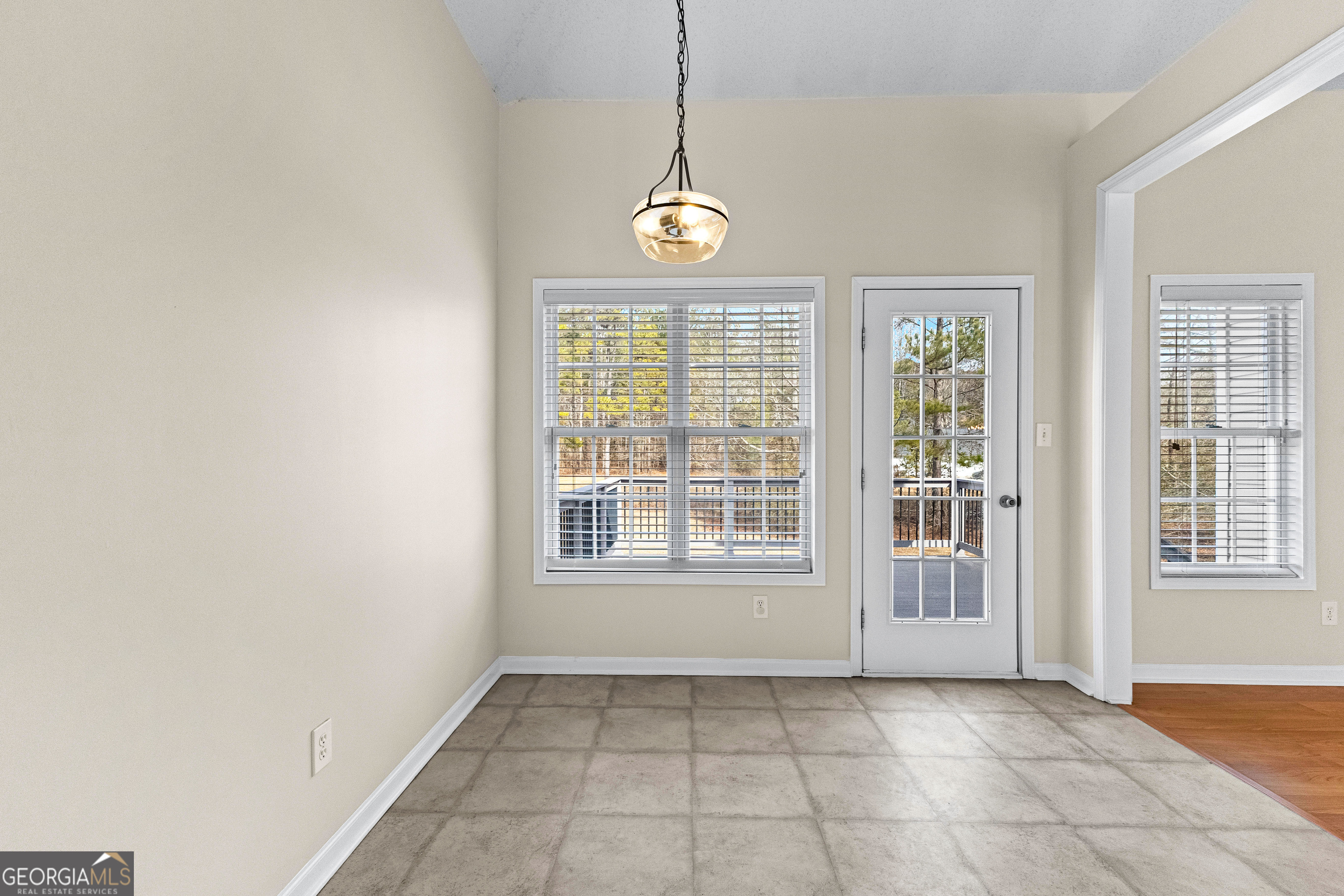 Newnan, Georgia 30265, United States, 3 Bedrooms Bedrooms, ,2 BathroomsBathrooms,Residential,Pending,18127