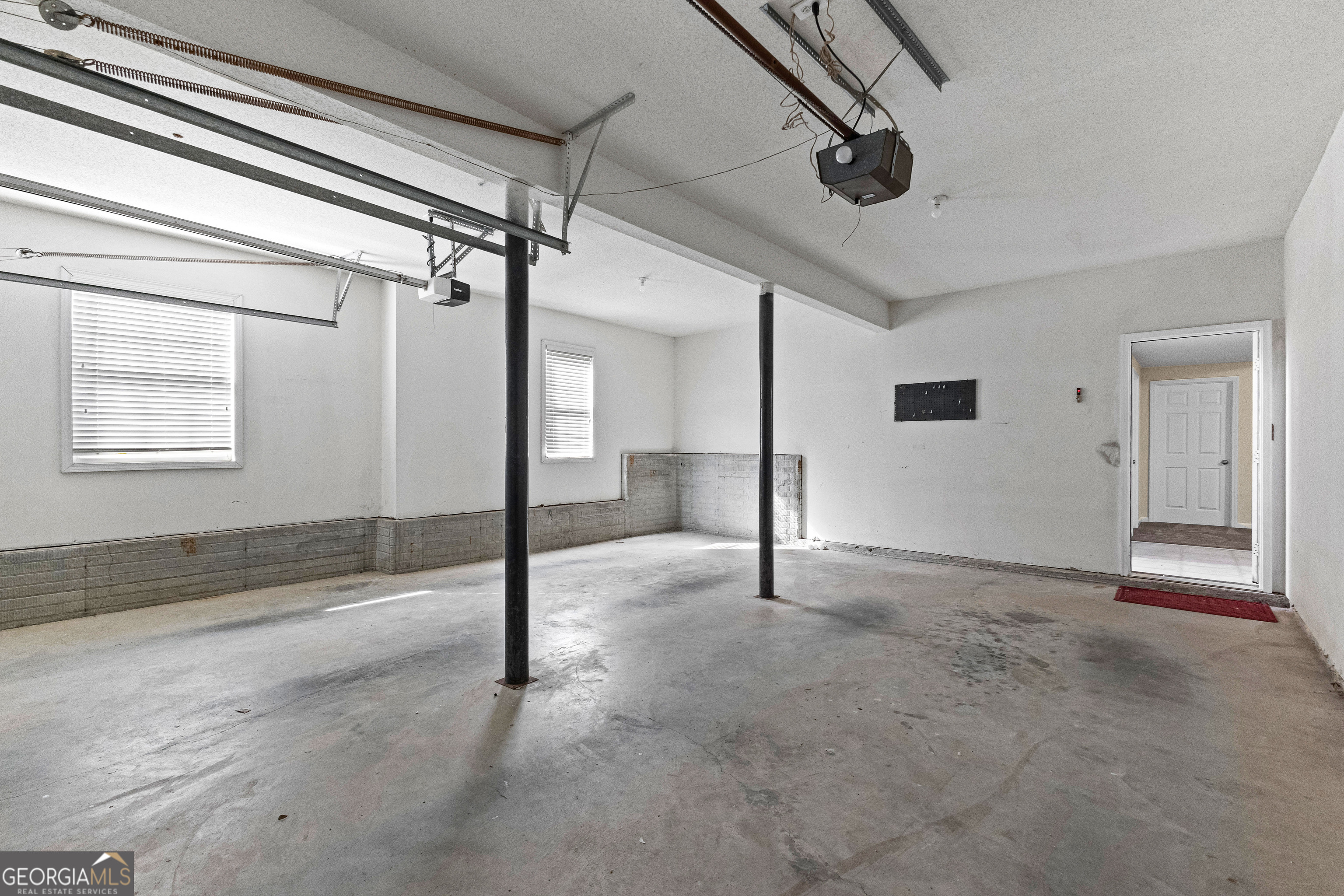 Newnan, Georgia 30265, United States, 3 Bedrooms Bedrooms, ,2 BathroomsBathrooms,Residential,Pending,18127