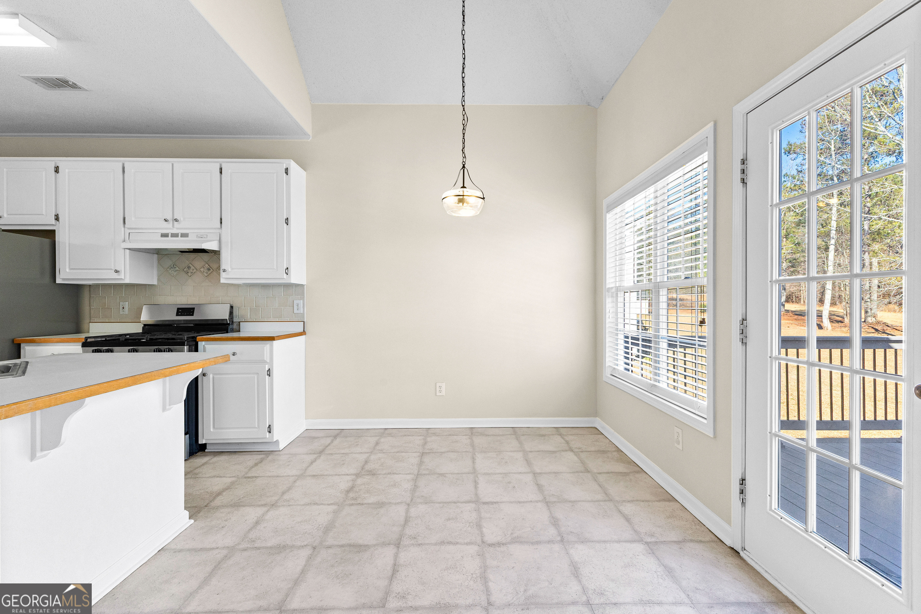 Newnan, Georgia 30265, United States, 3 Bedrooms Bedrooms, ,2 BathroomsBathrooms,Residential,Pending,18127