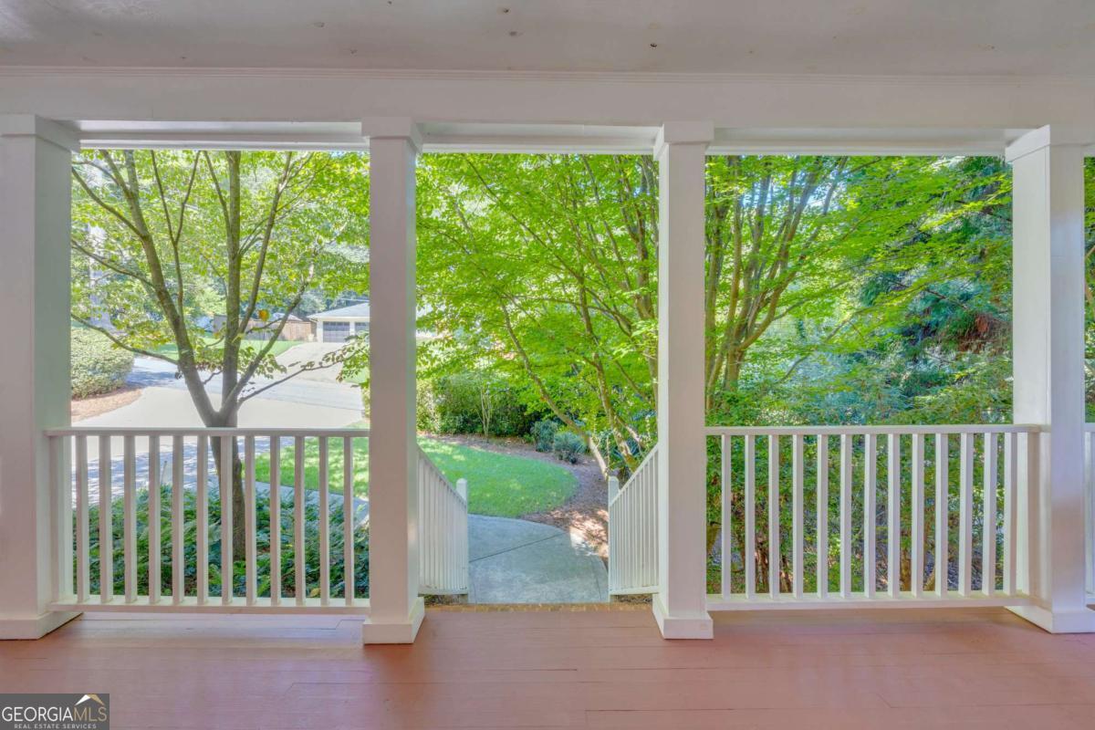 127 Chestnut LN