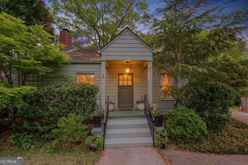 Photo of 712 Berkeley Avenue NW, Atlanta, GA 30318 (MLS # 10871099)