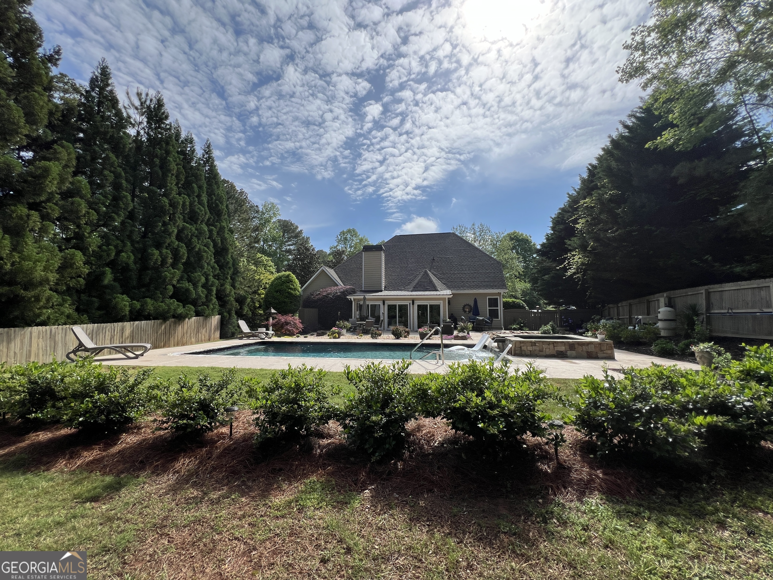 24 Douglas DR