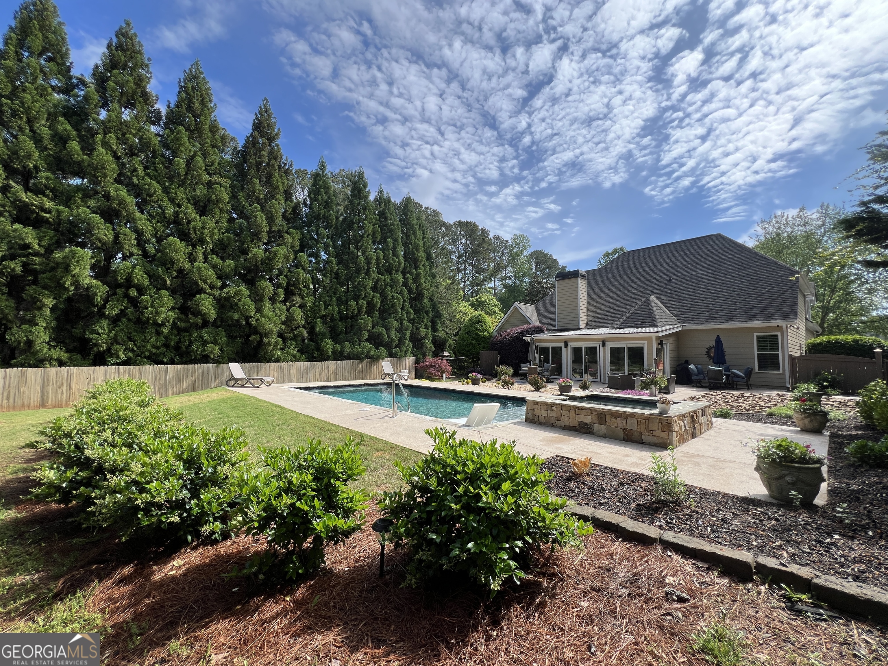 24 Douglas DR