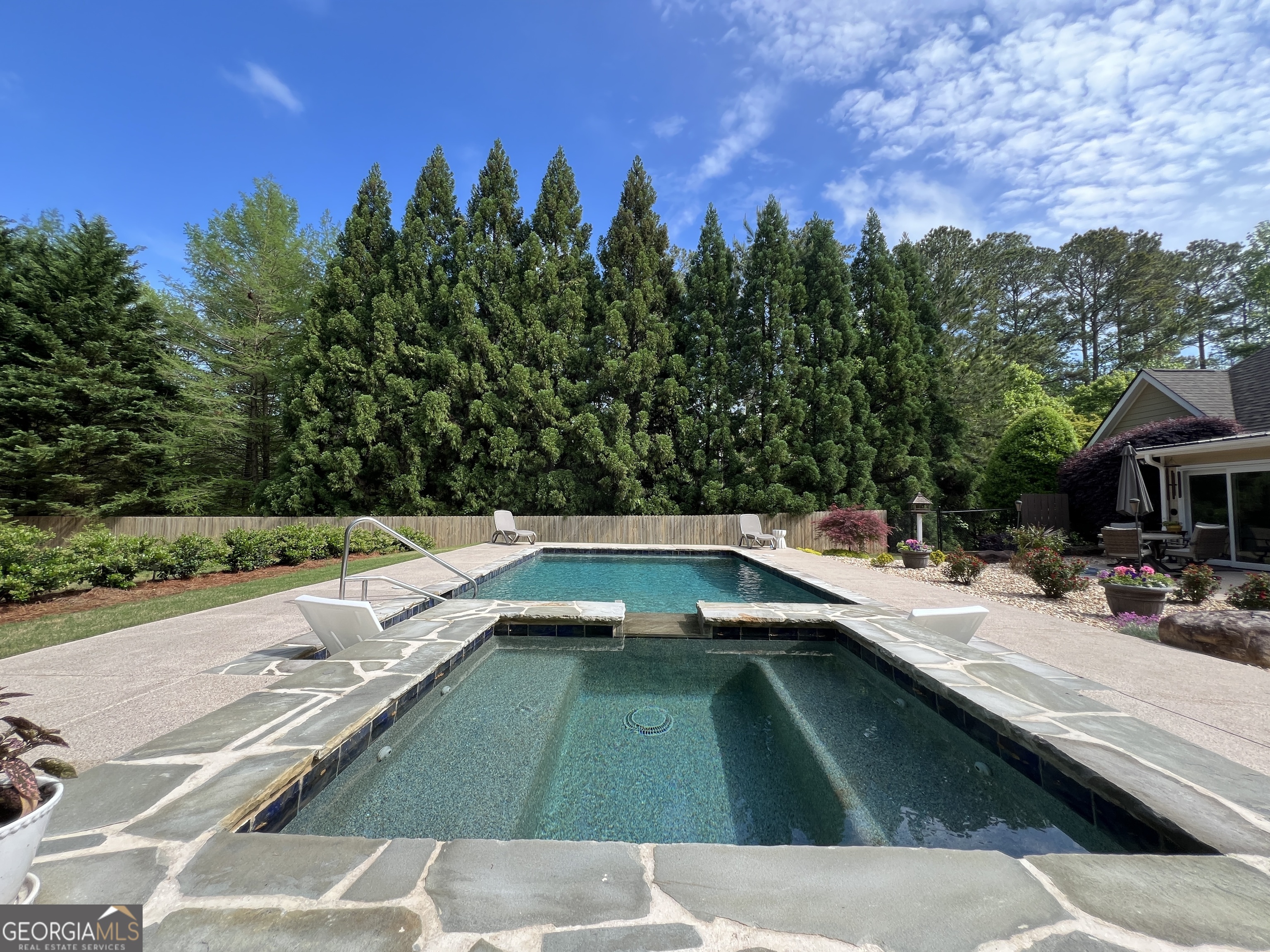 24 Douglas DR