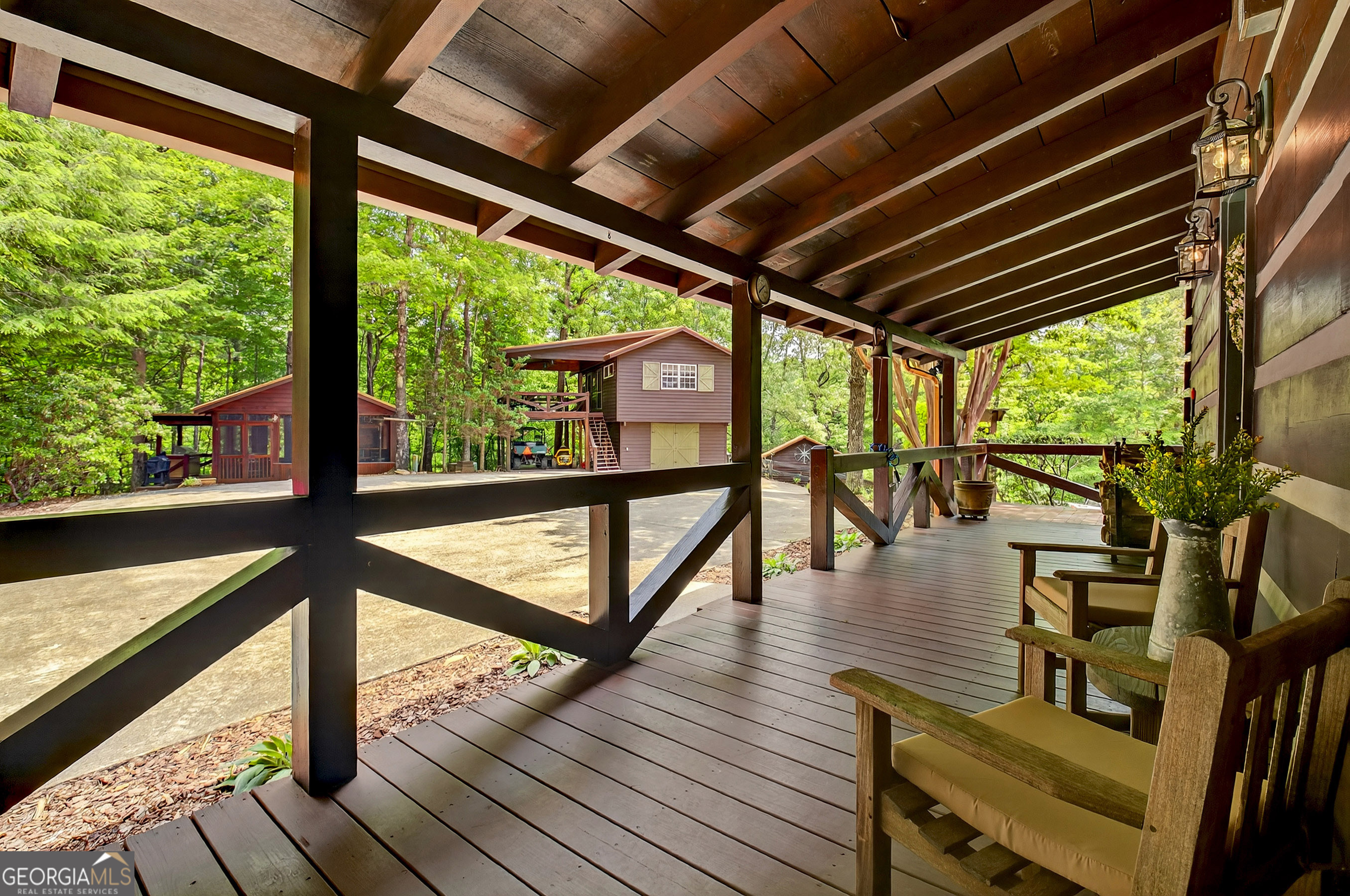 212 Dogpatch LN