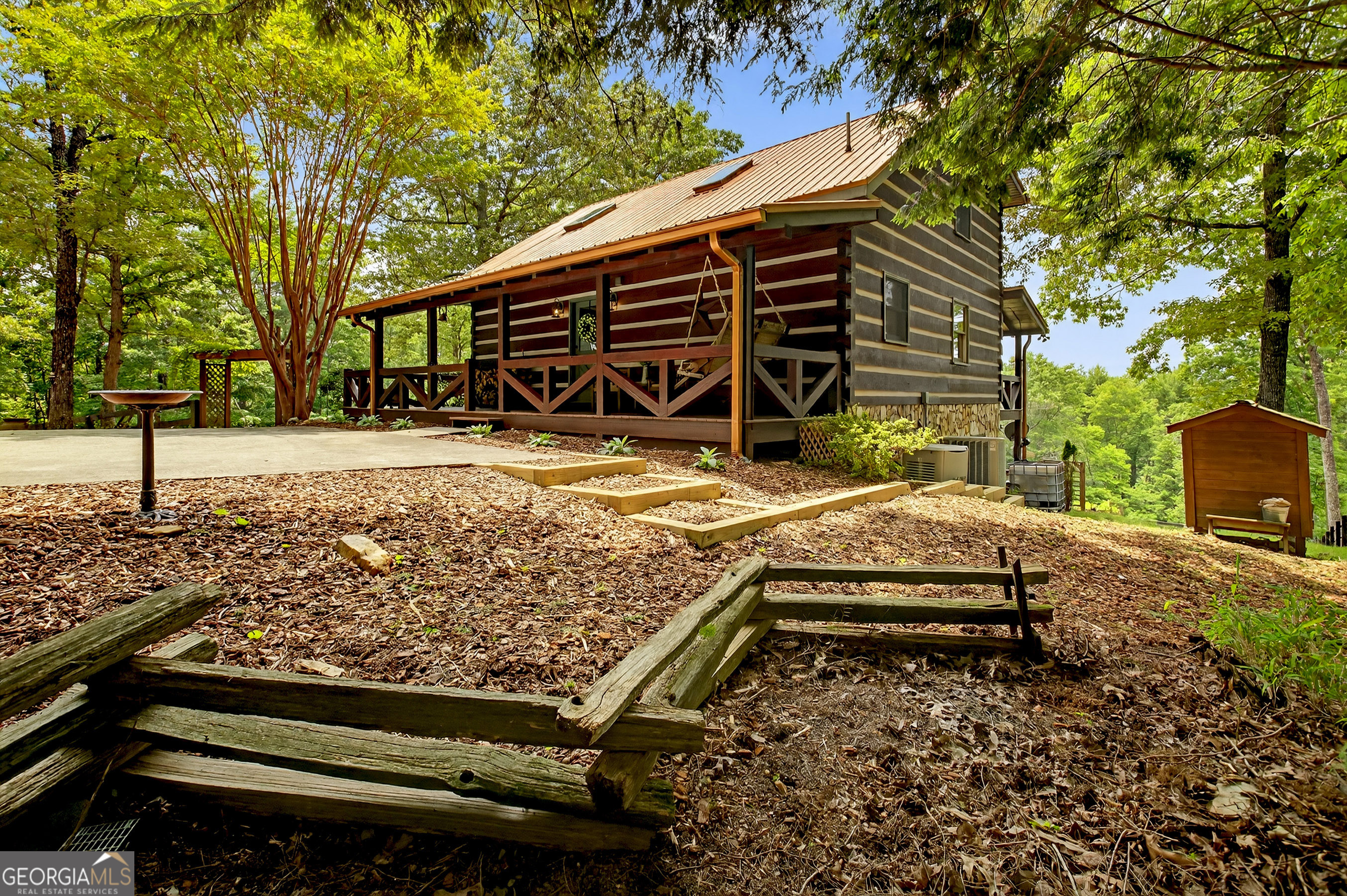 212 Dogpatch LN