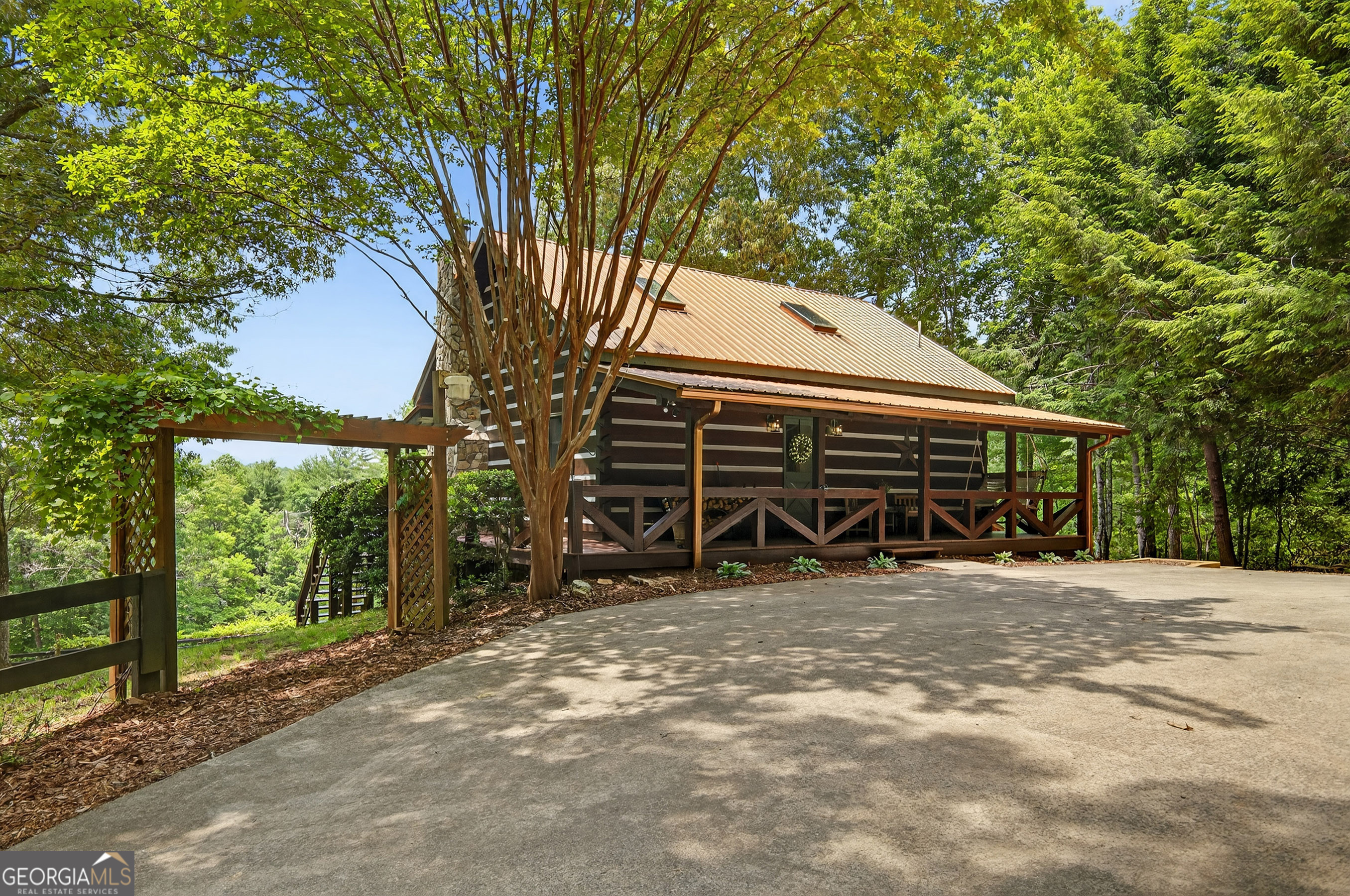 212 Dogpatch LN