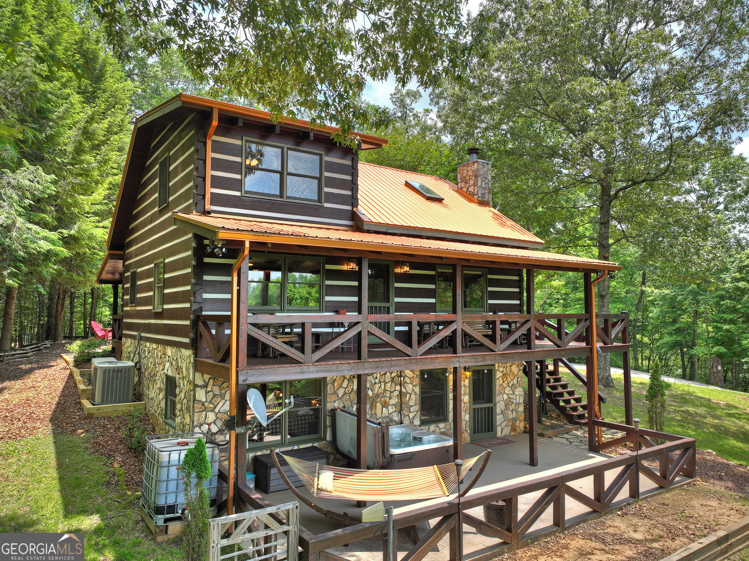 212 Dogpatch LN
