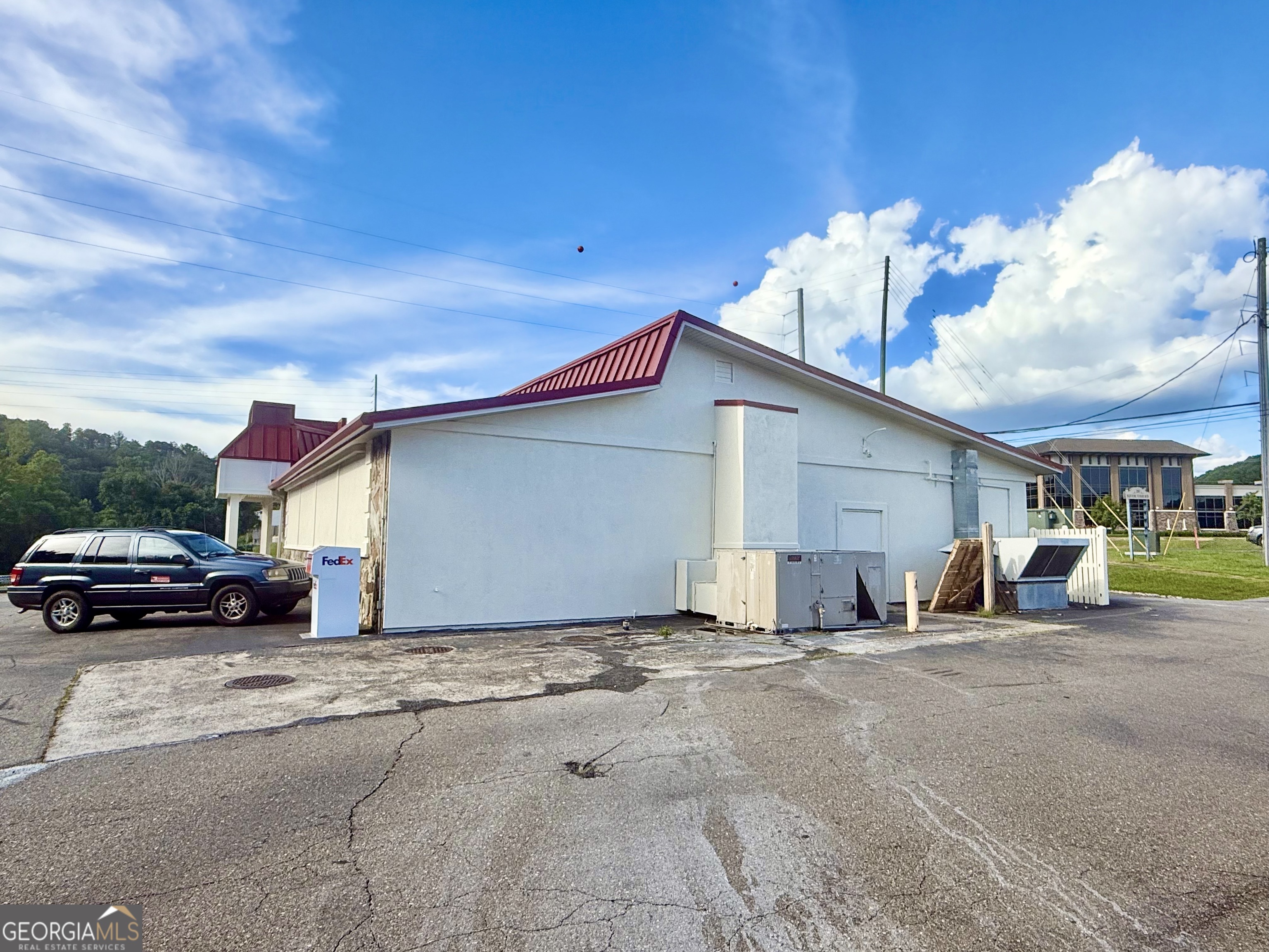 76 Industrial BLVD