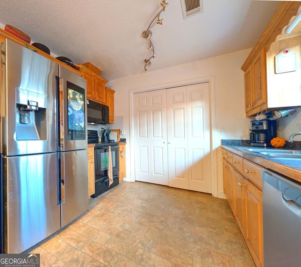 Photo of 571 Suttles Road, Martin, GA 30557 (MLS # 10684622)