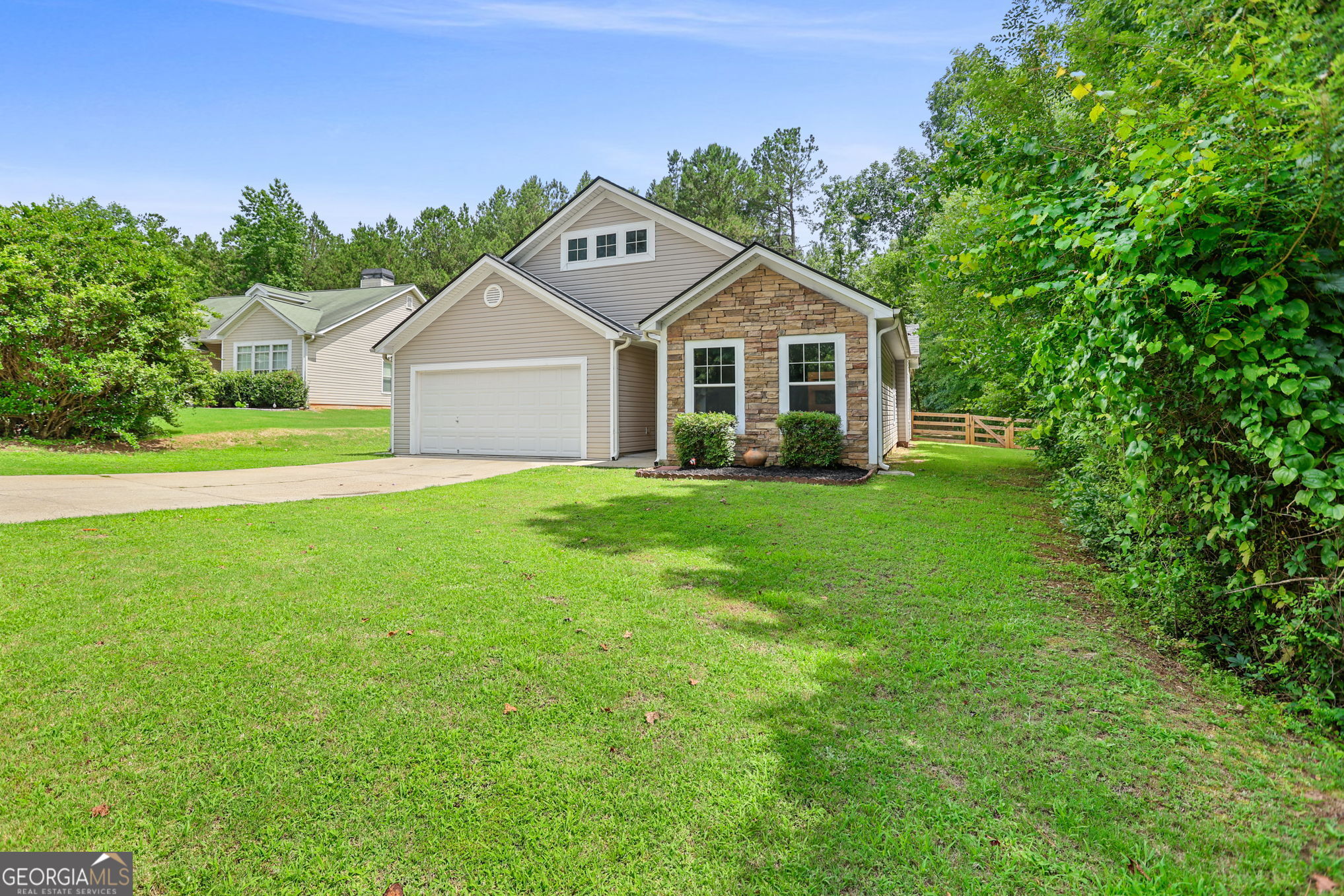 107 Meadowbrook LN