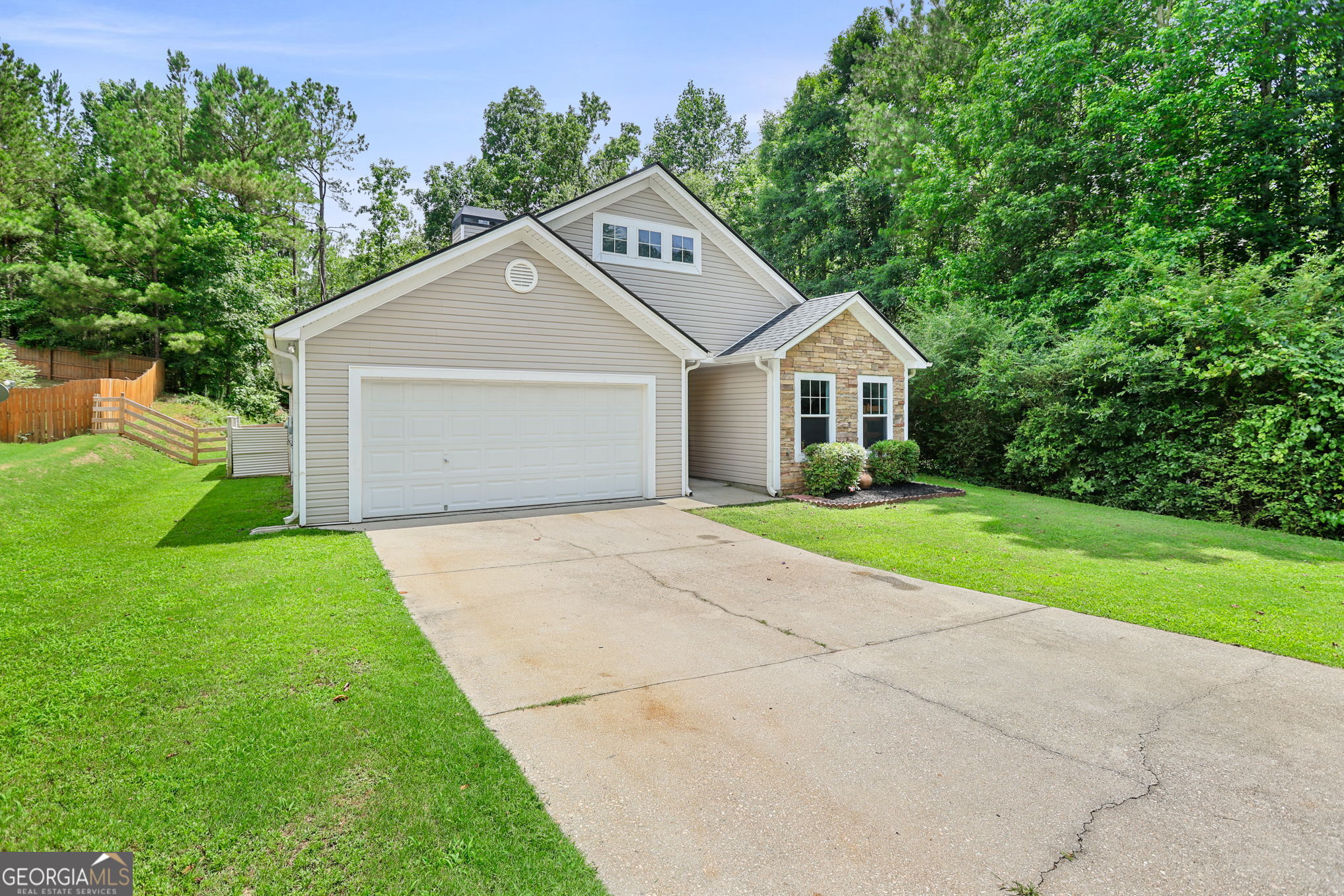 107 Meadowbrook LN