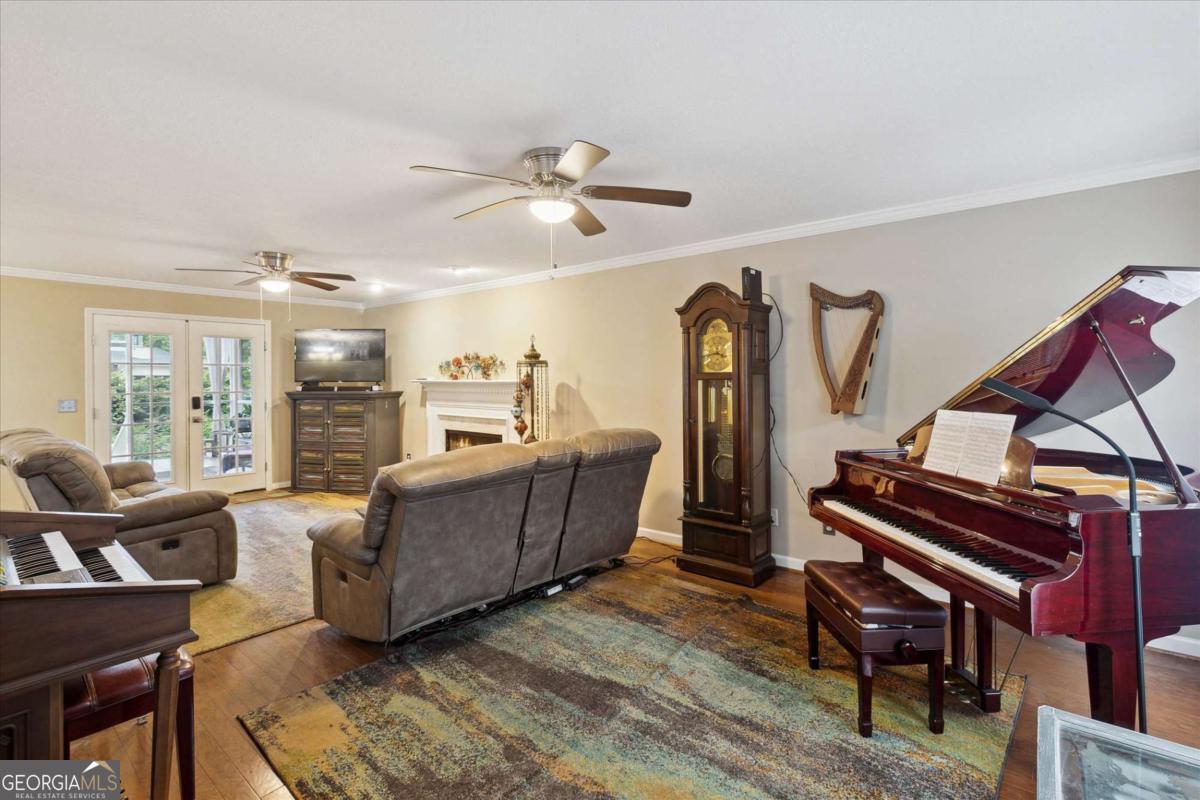 829 Woods Hole CIR