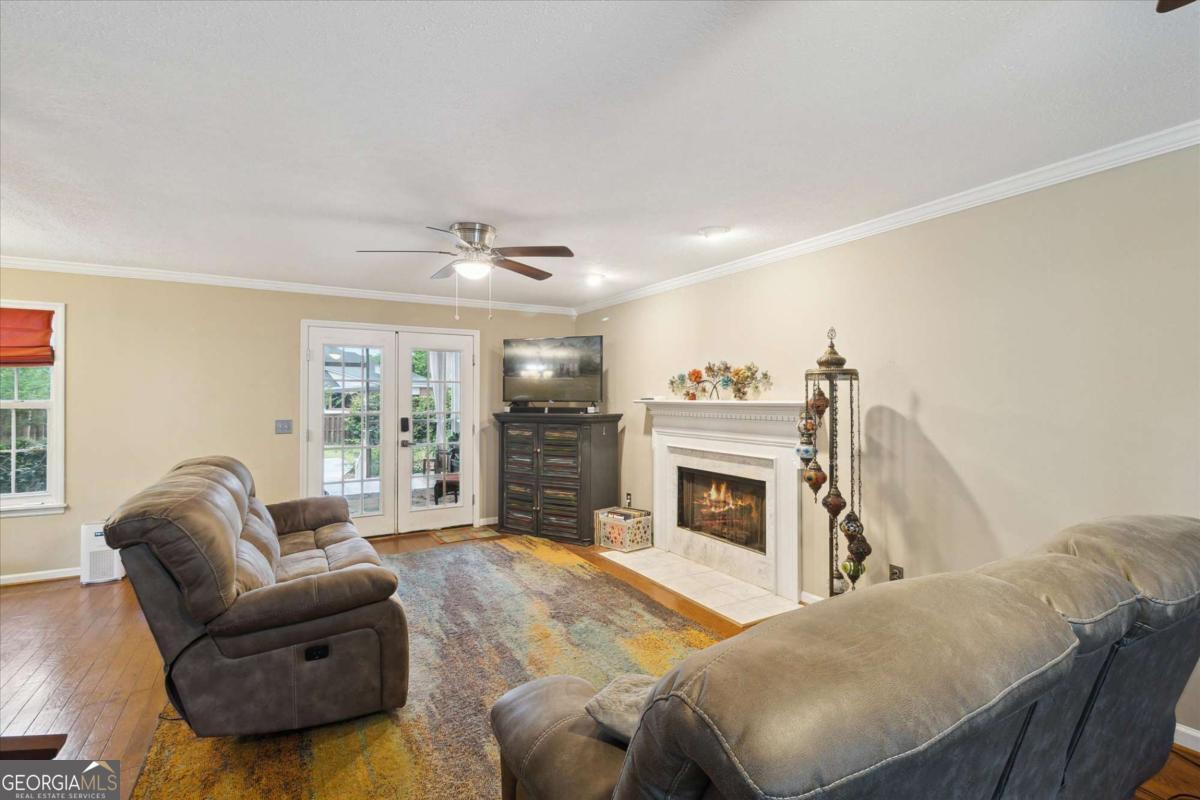 829 Woods Hole CIR