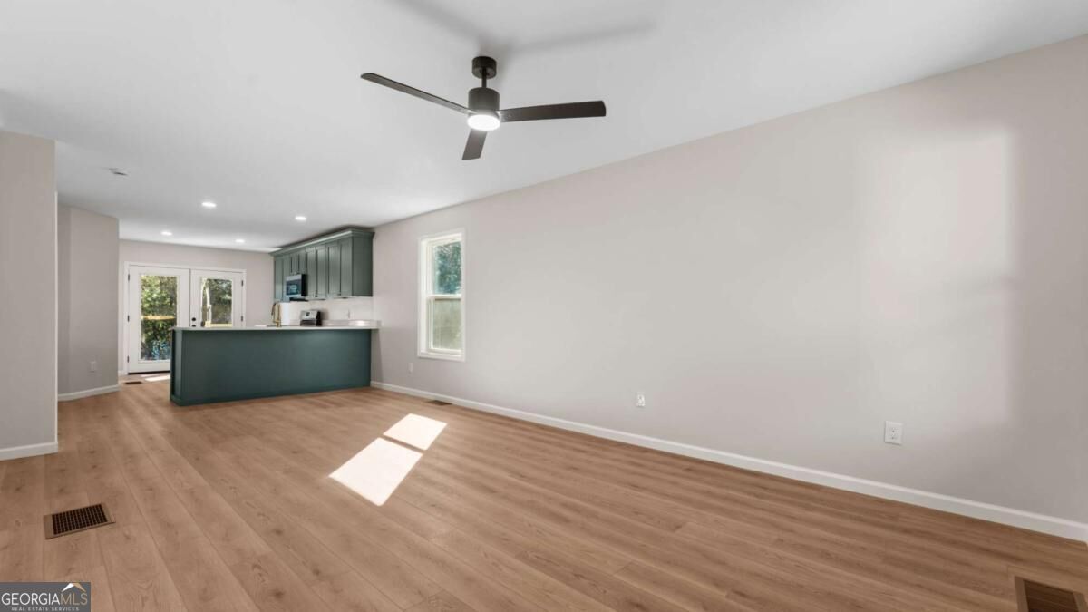 30 East DR NE