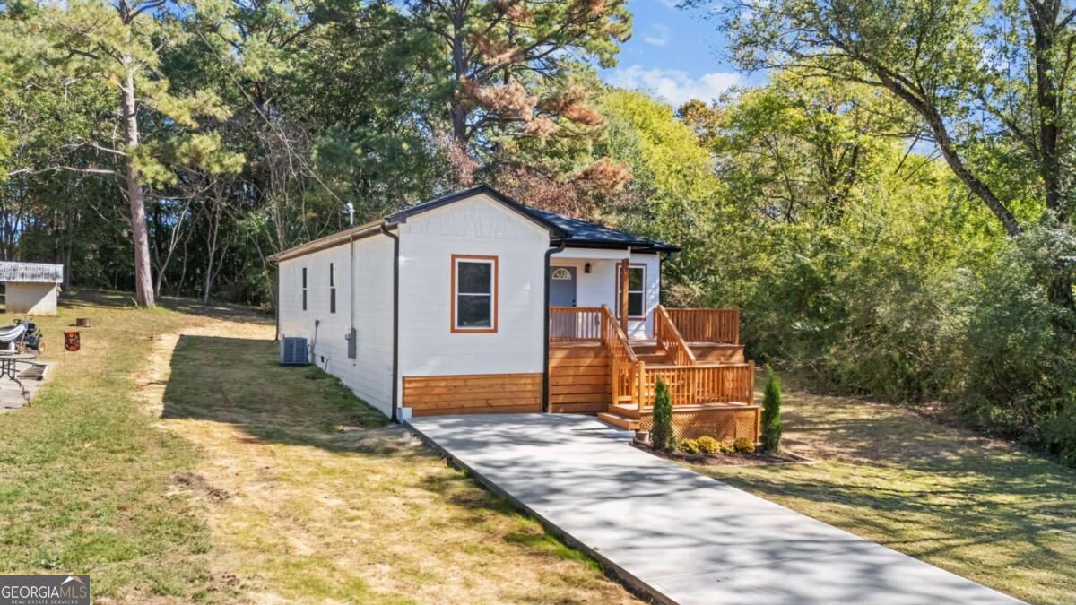 30 East DR NE