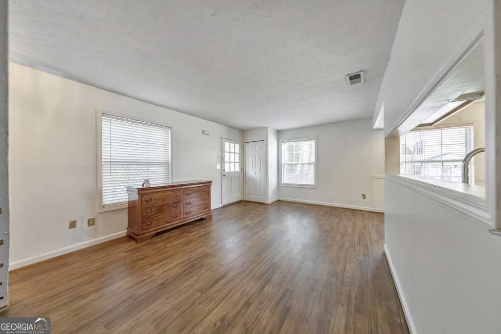 1313 Surrey LN SW