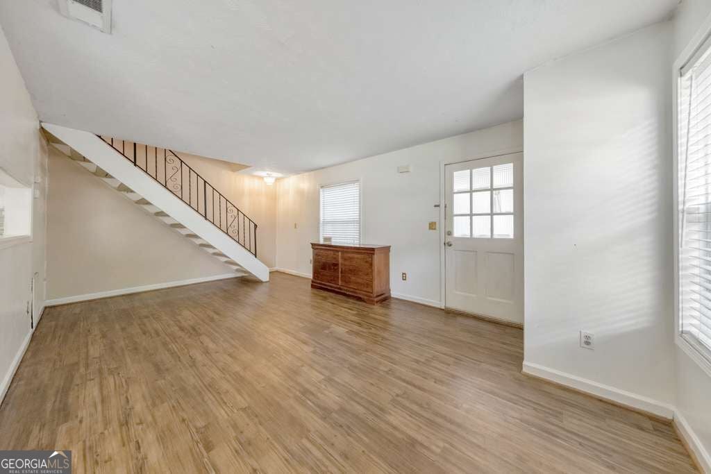 1313 Surrey LN SW