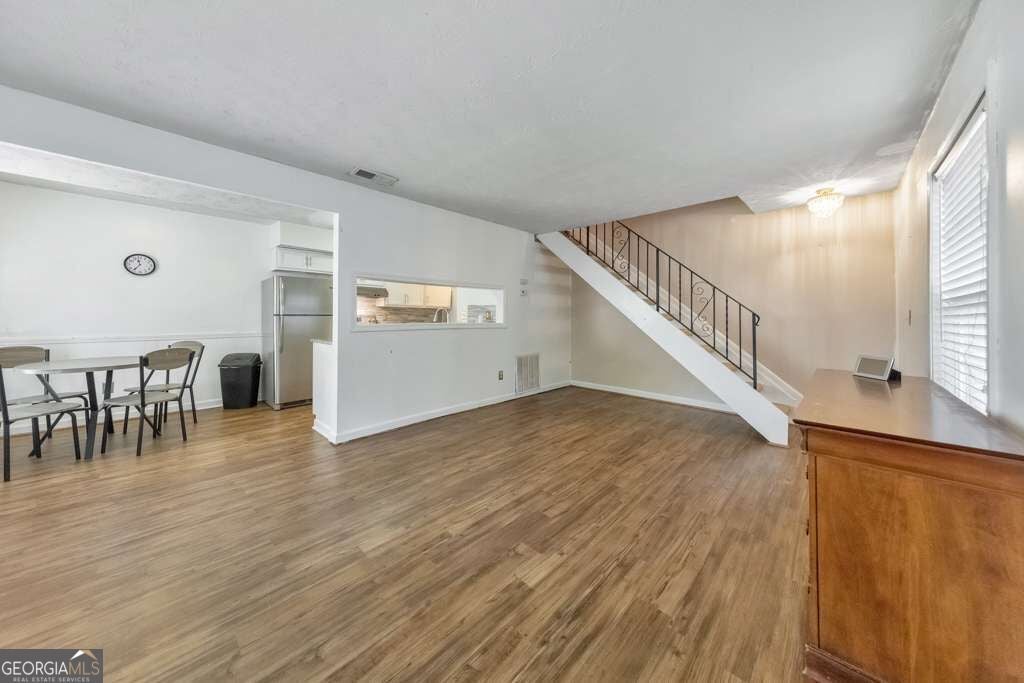 1313 Surrey LN SW