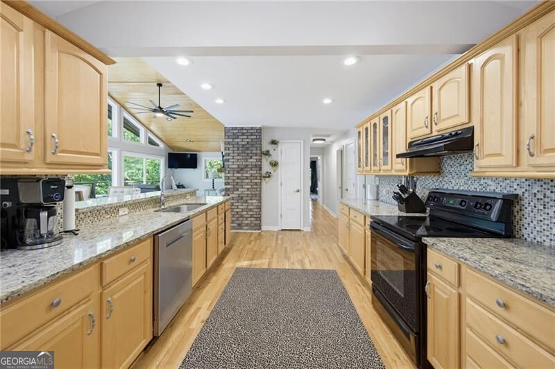 3599 Lakeview DR