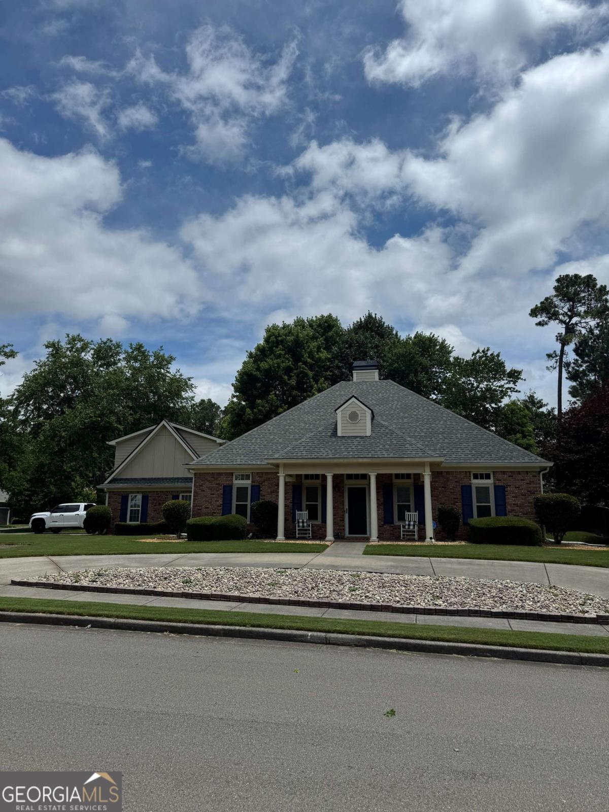 601 Redwood LN