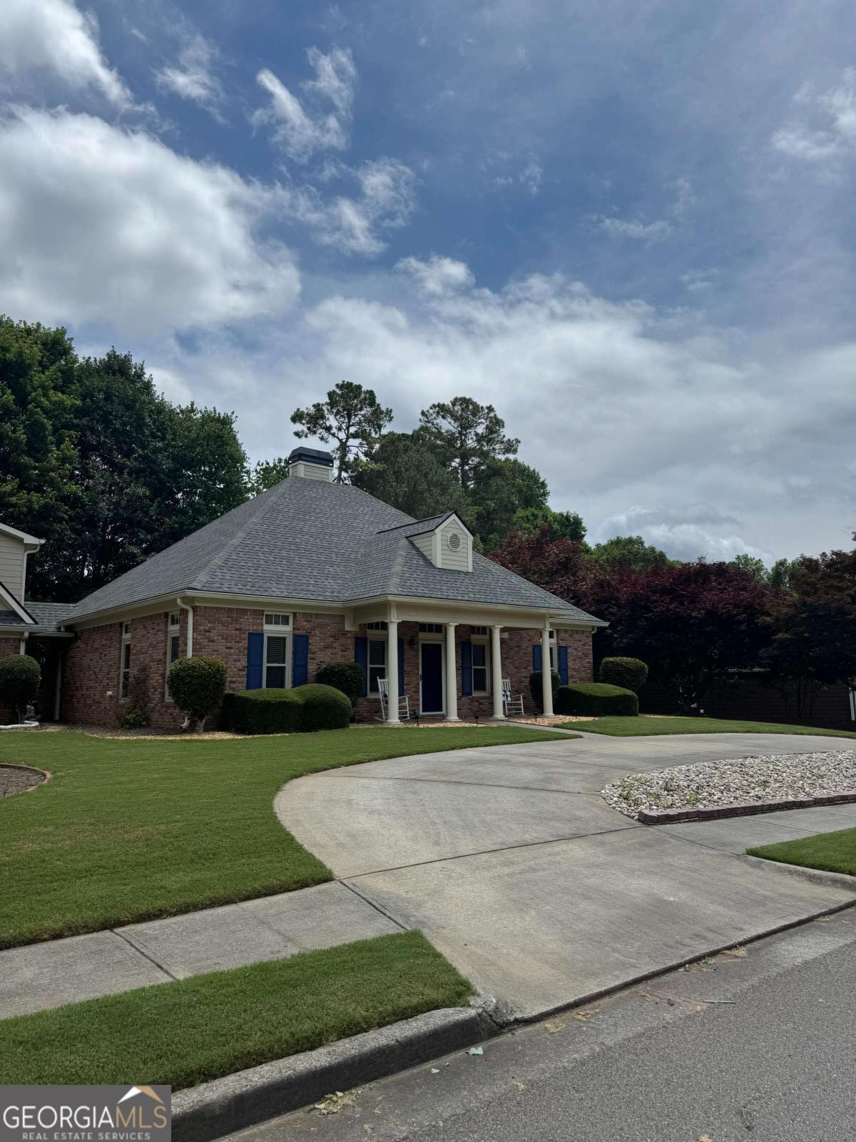 601 Redwood LN