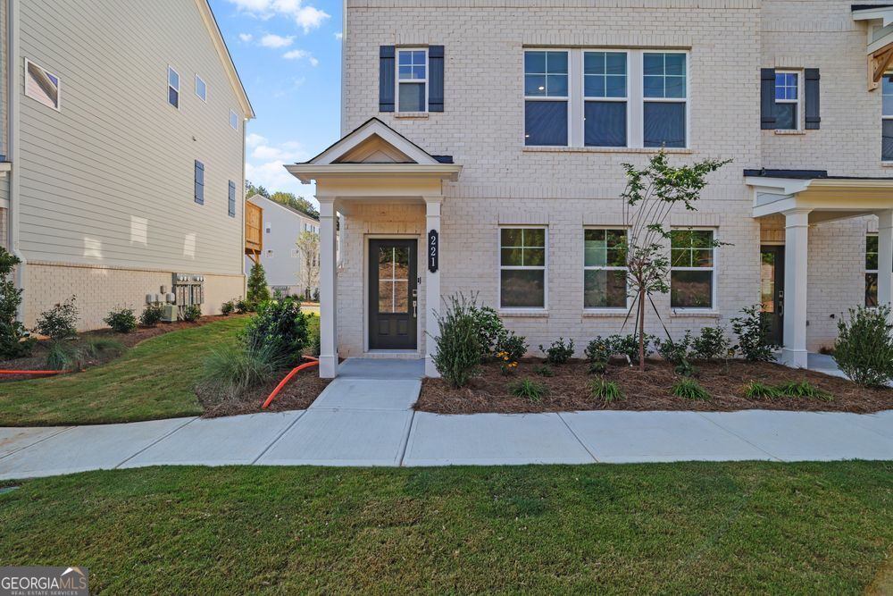 221 Lytham DR SE