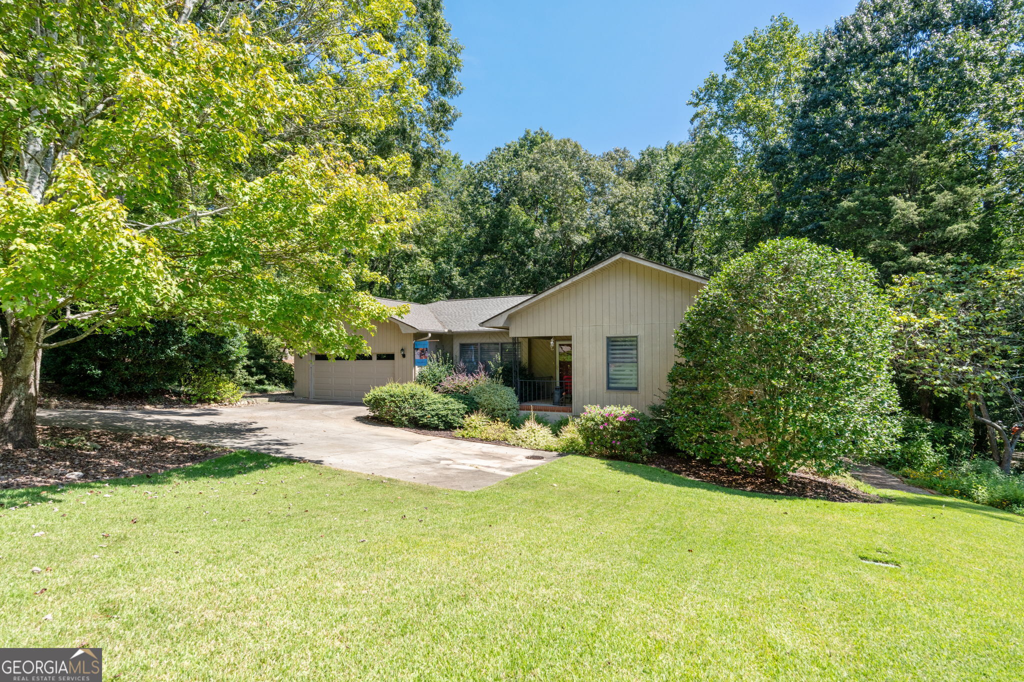 211 Cherokee DR