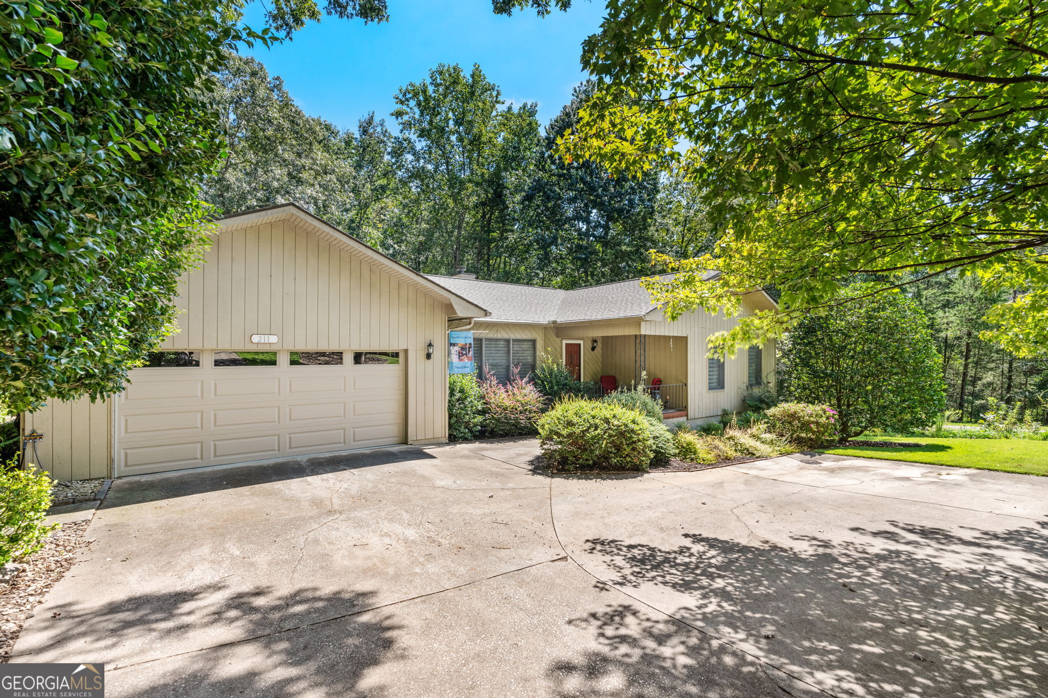 211 Cherokee DR