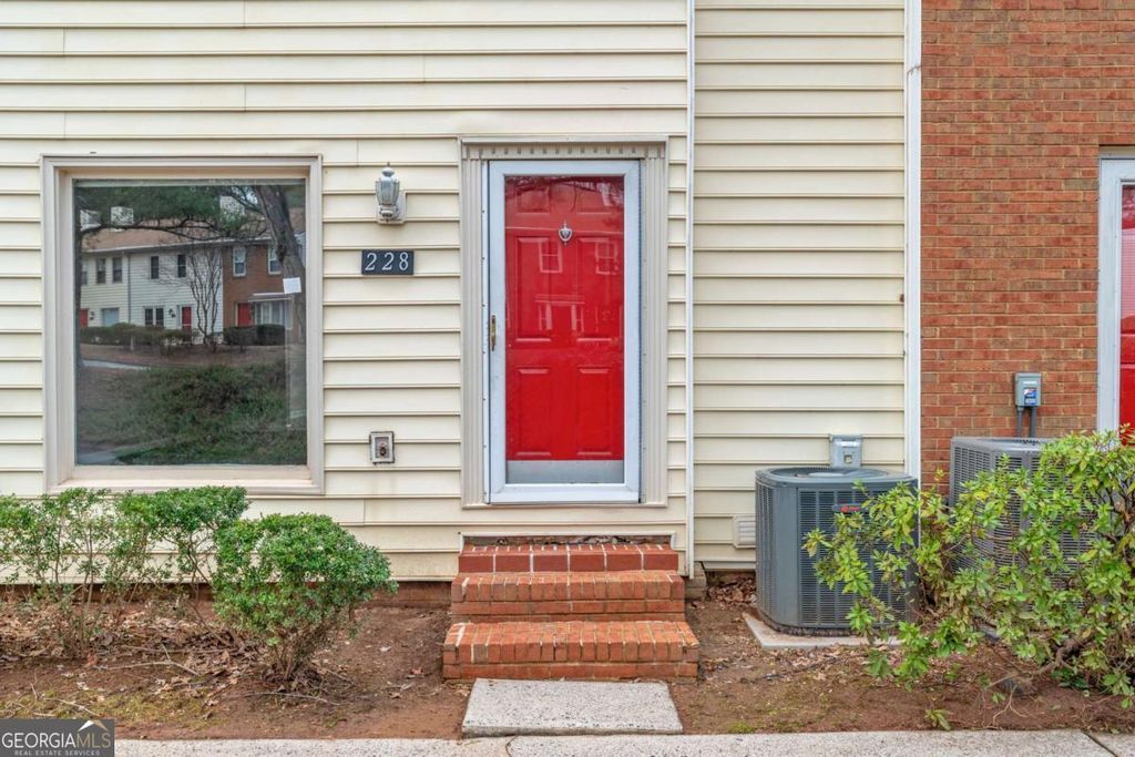 Photo of 228 Chads Ford Way, Roswell, GA 30076 (MLS # 10694510)