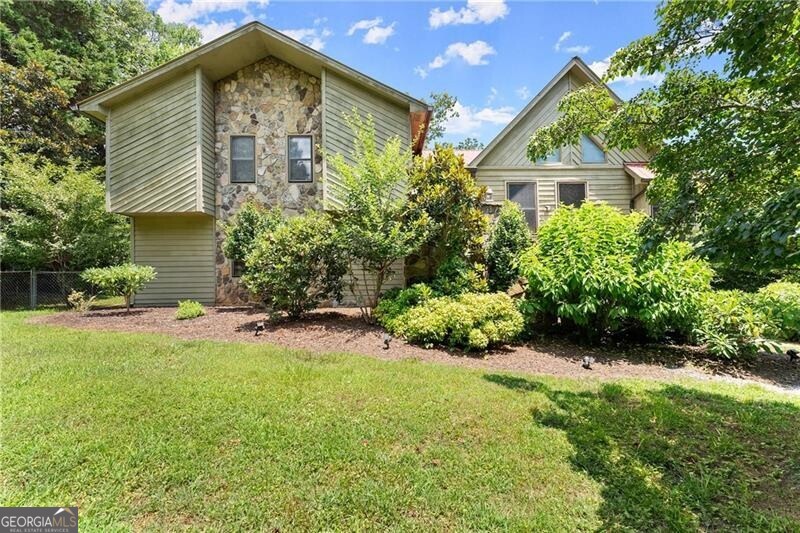 735 Calhoun RD