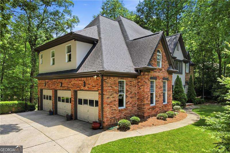 1136 Mossy Rock RD NW