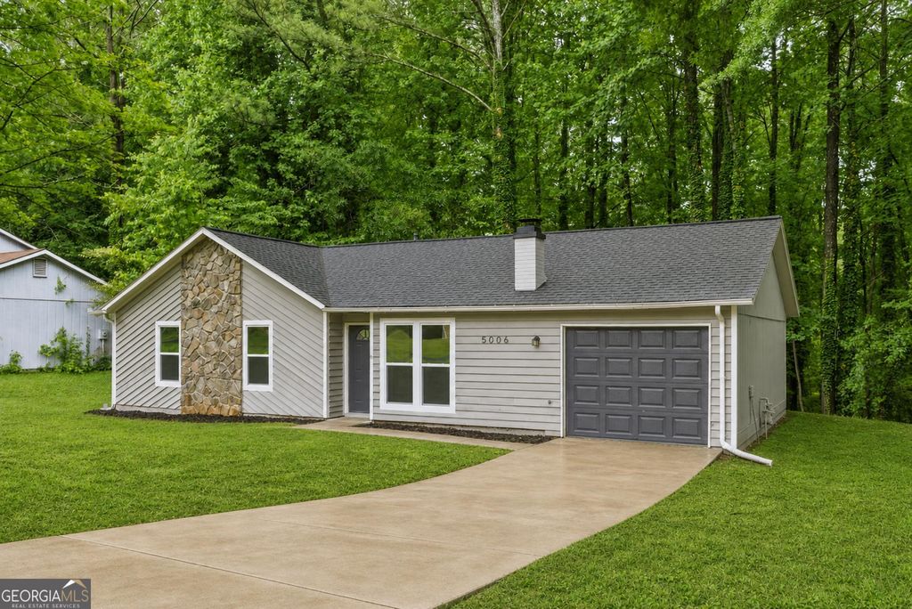 Photo of 5006 Galbraith Circle, Stone Mountain, GA 30088 (MLS # 10755985)