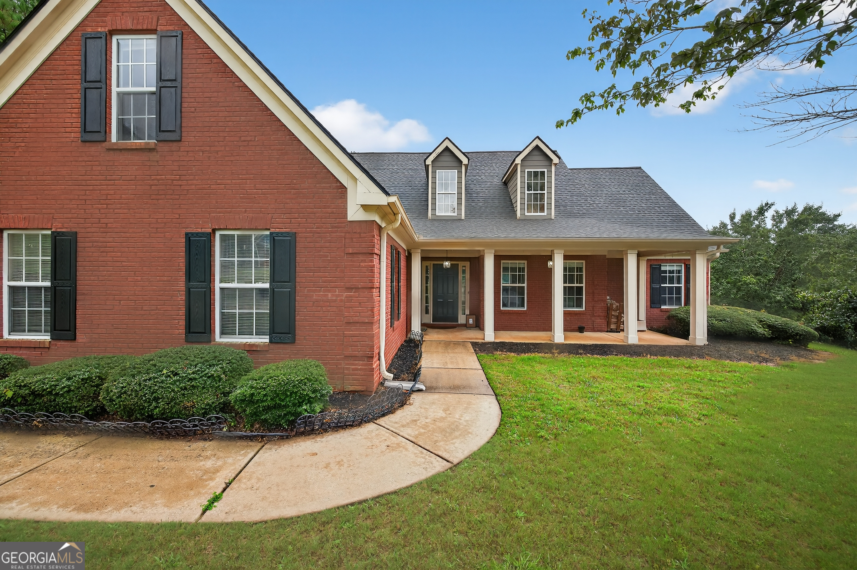 Welcome to your dream home in the highly sought-after Hall Park subdivision in Oxford, Georgia. This charming 3-bedroom, 2-bathroom residence with a versatile bonus room is perfectly situated on a spacious 1-acre corner lot, offering both privacy and ample outdoor space. Enjoy a well-designed floor plan that includes a generous living area, perfect for family gatherings and entertaining guests. The bonus room provides flexibility to serve as a home office, playroom, or guest suite, catering to your specific needs. The expansive 1-acre lot offers endless possibilities for outdoor activities, gardening, or even adding a pool. Close proximity to local schools, shopping centers, and major highways ensures easy commuting. Call today to schedule your own personal showing!