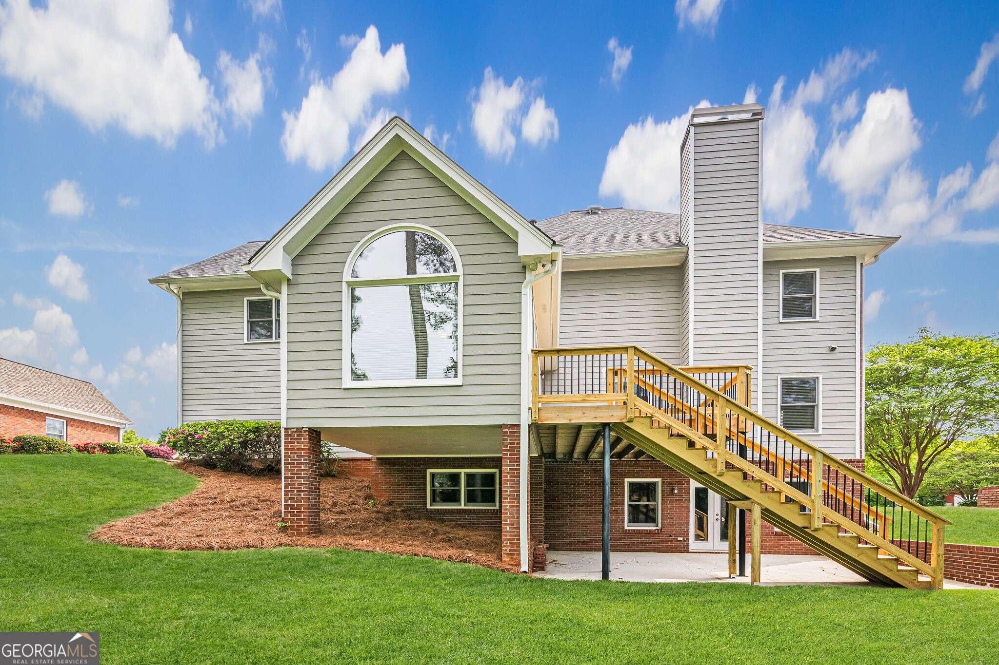 1611 Threepine PL