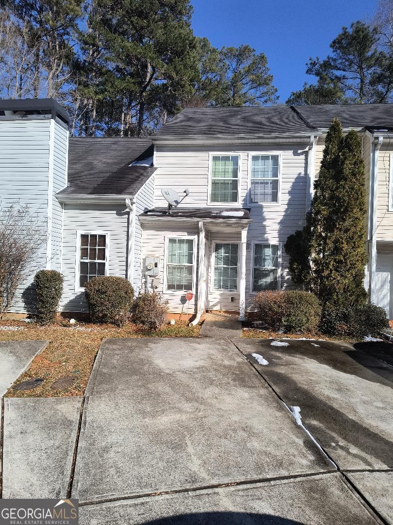 MOTIVATED SELLER. Cozy room-mate plan townhome, move in ready, low Hoa, no restrictions, all electric, private backyard, low maintenance 2 car parking, great location, near Stonecrest Mall, Emory Hillandale Hospital, I-20 & shopping. Marta public transportation is walking distance away, hurry this one will not last. No rental restrictions perfect for investors or first-time home buyers. Text Taylor @ 706-389-4419 for more info, on Supra. CAD & SPD in associated docs tab, go thru showingtime to set an appointment to show it today.