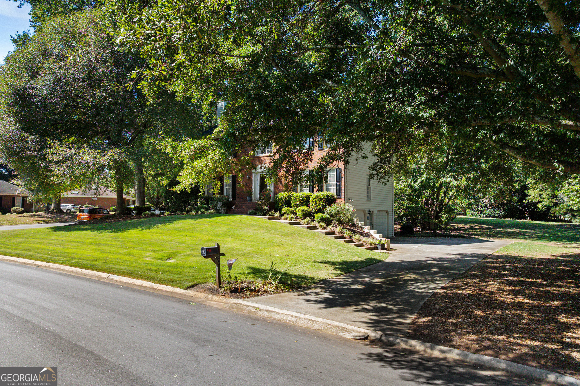 2451 Meadowglen TRL