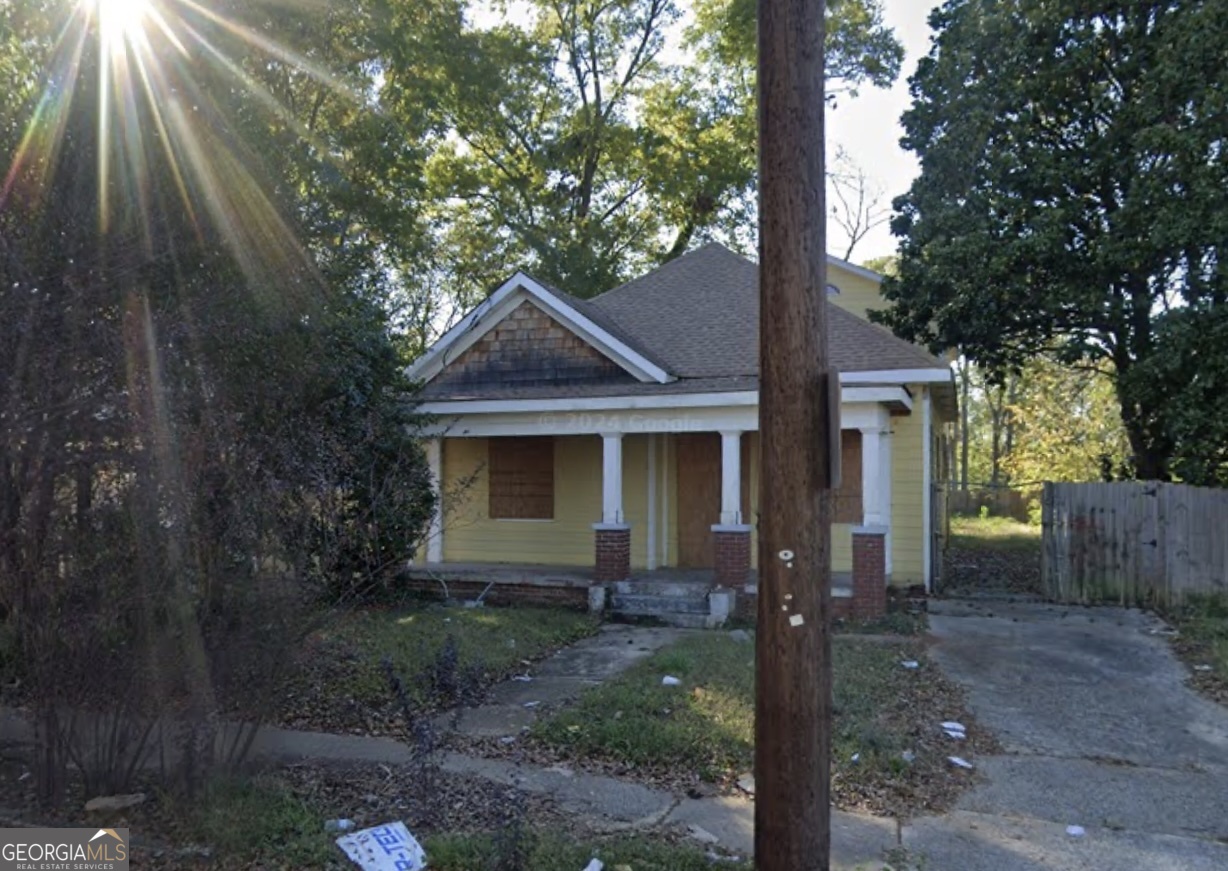 Investor special in Vine City! Across from the park, minutes to Downtown, Mercedes-Benz Stadium, and major Atlanta attractions. Perfect fix & flip or buy & hold. High-demand area with rapid growth and redevelopment. Sold AS-IS, WHERE-IS. Buyer to verify all information and complete due diligence. Proof of funds required with offers.