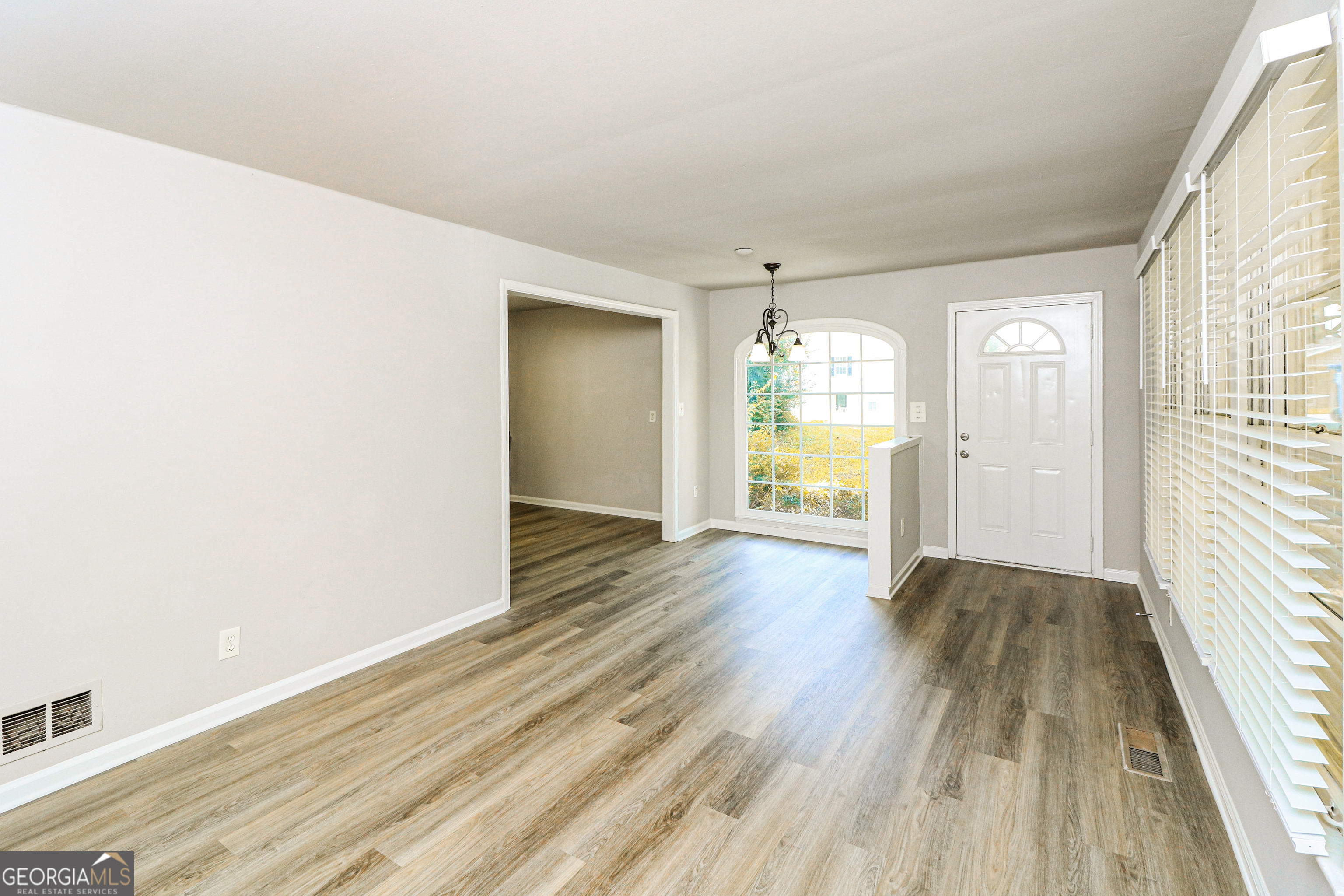 1947 Main ST NW