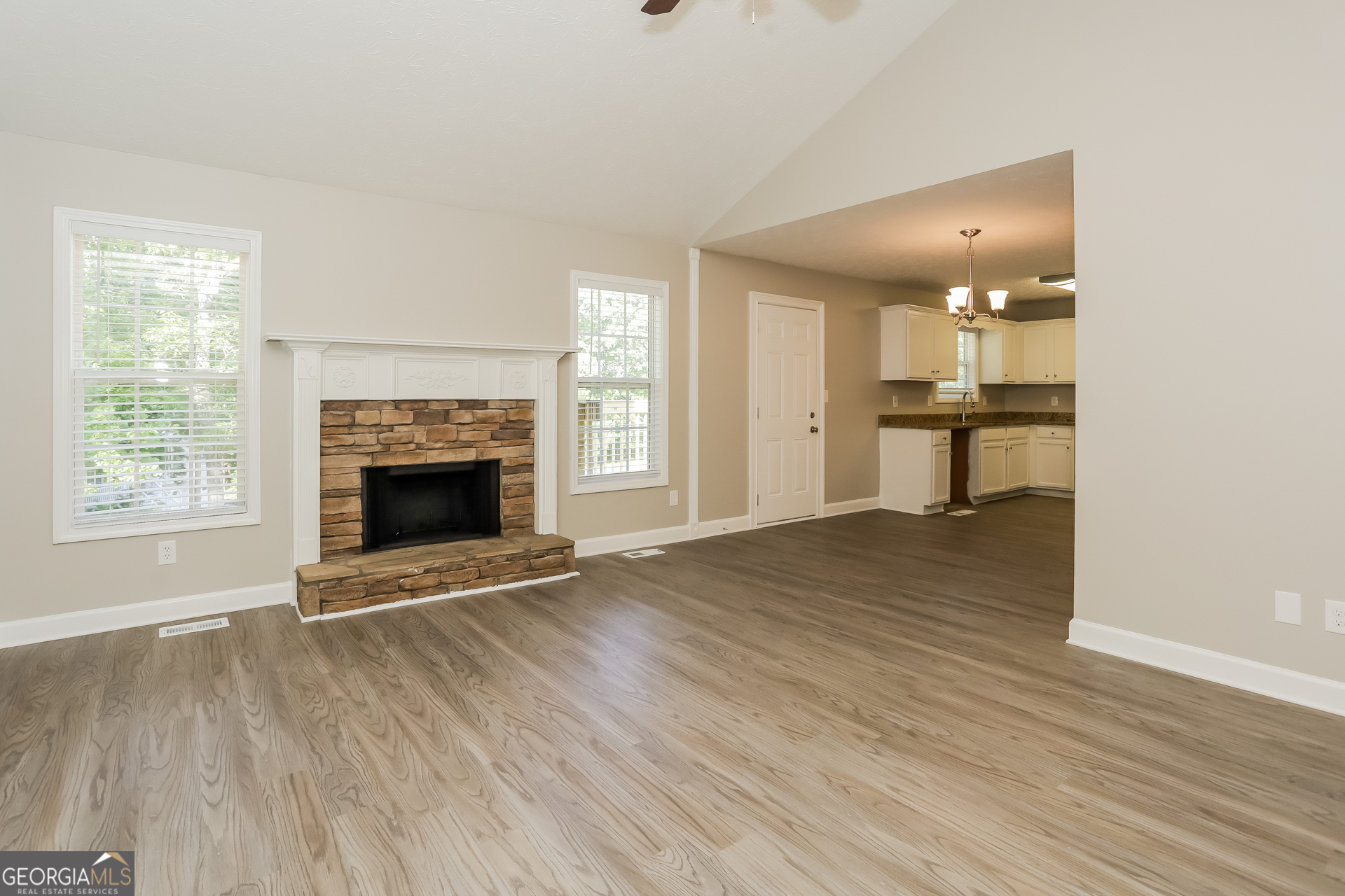 KINGS CROSSING - Residential Lease