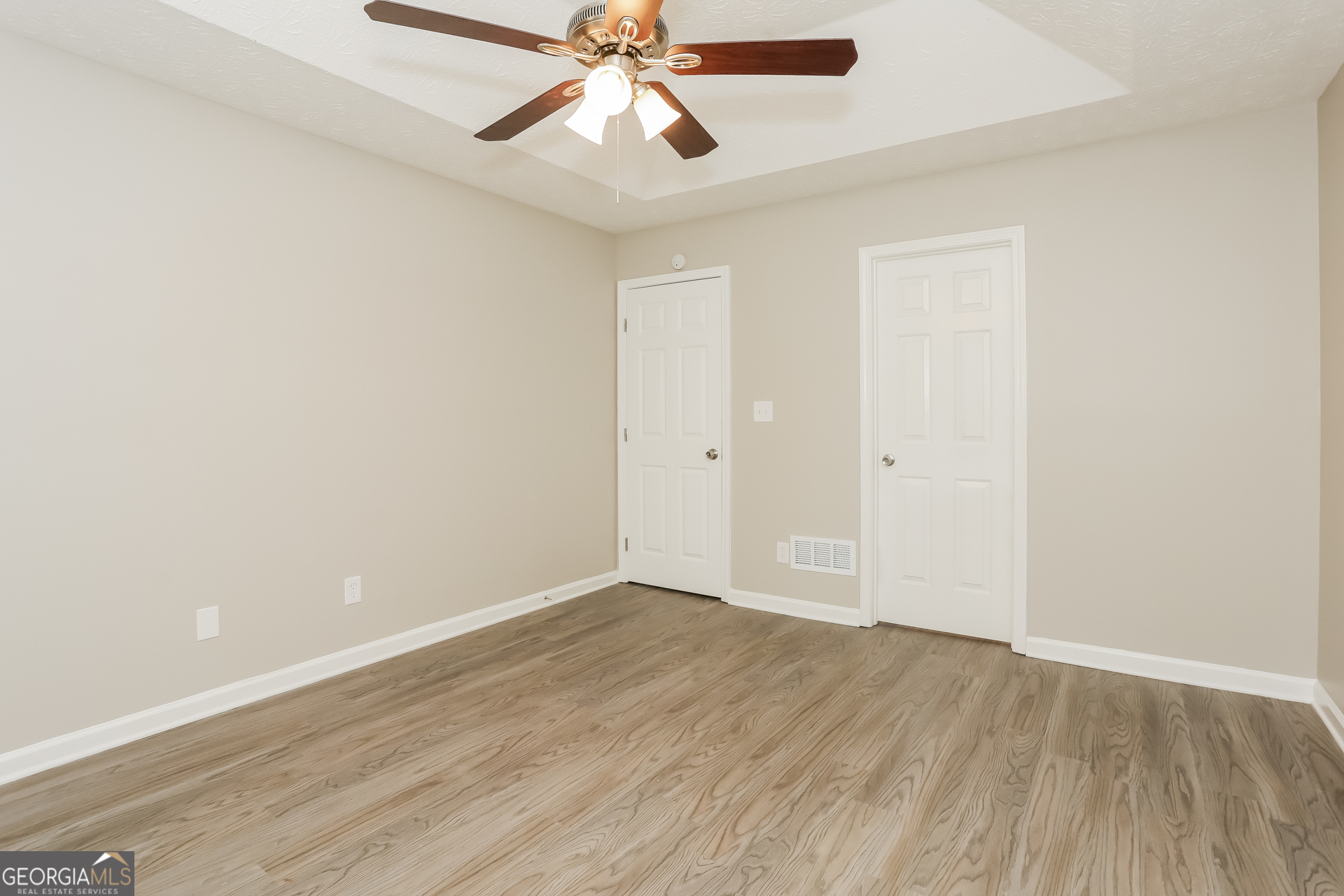 KINGS CROSSING - Residential Lease