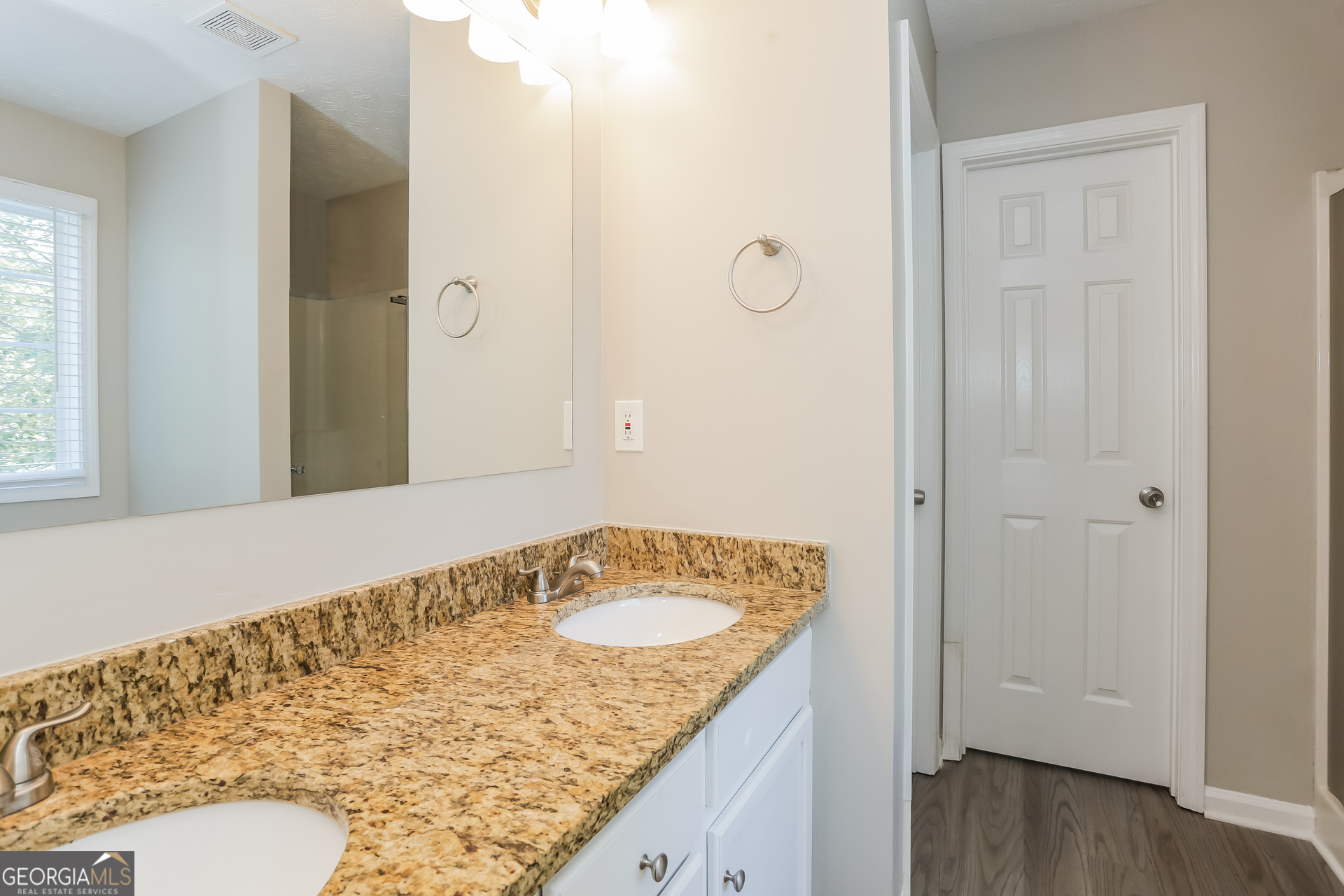 KINGS CROSSING - Residential Lease