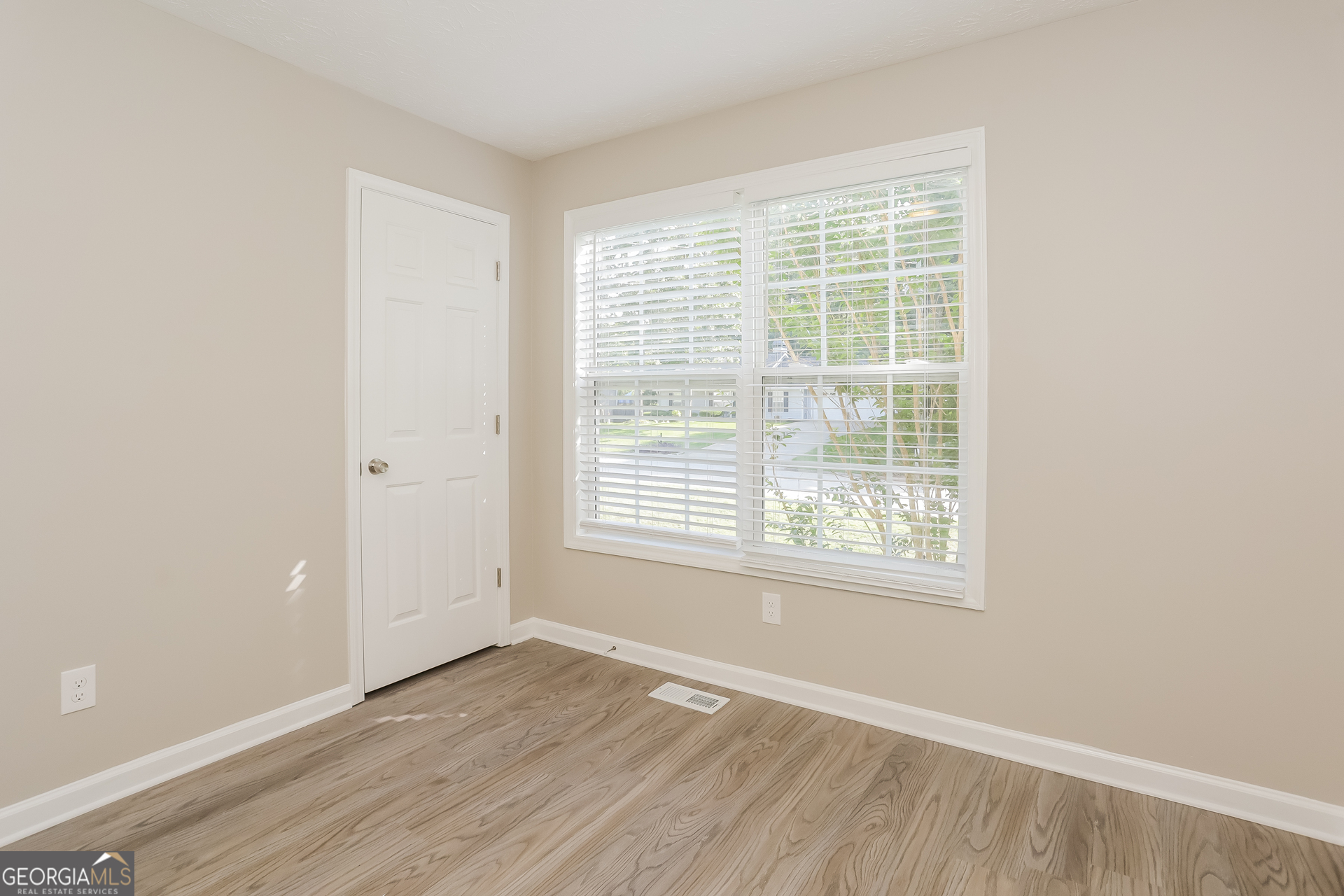 KINGS CROSSING - Residential Lease