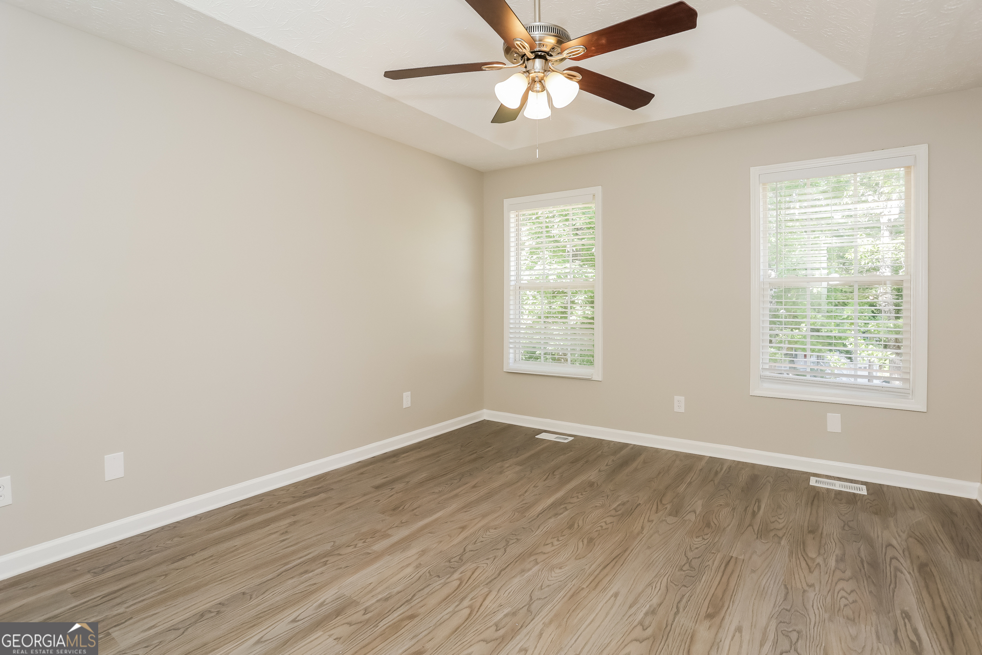 KINGS CROSSING - Residential Lease