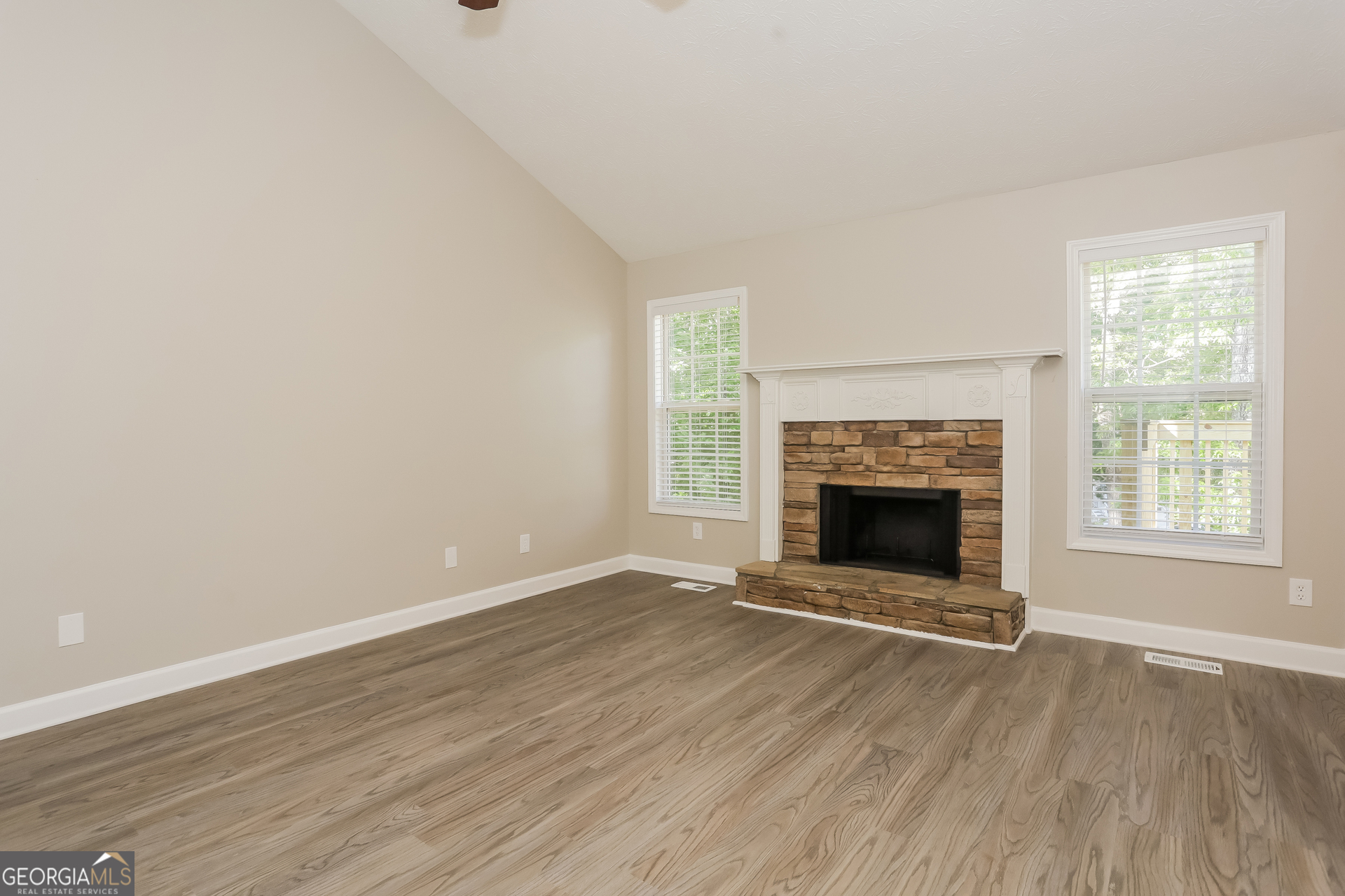 KINGS CROSSING - Residential Lease