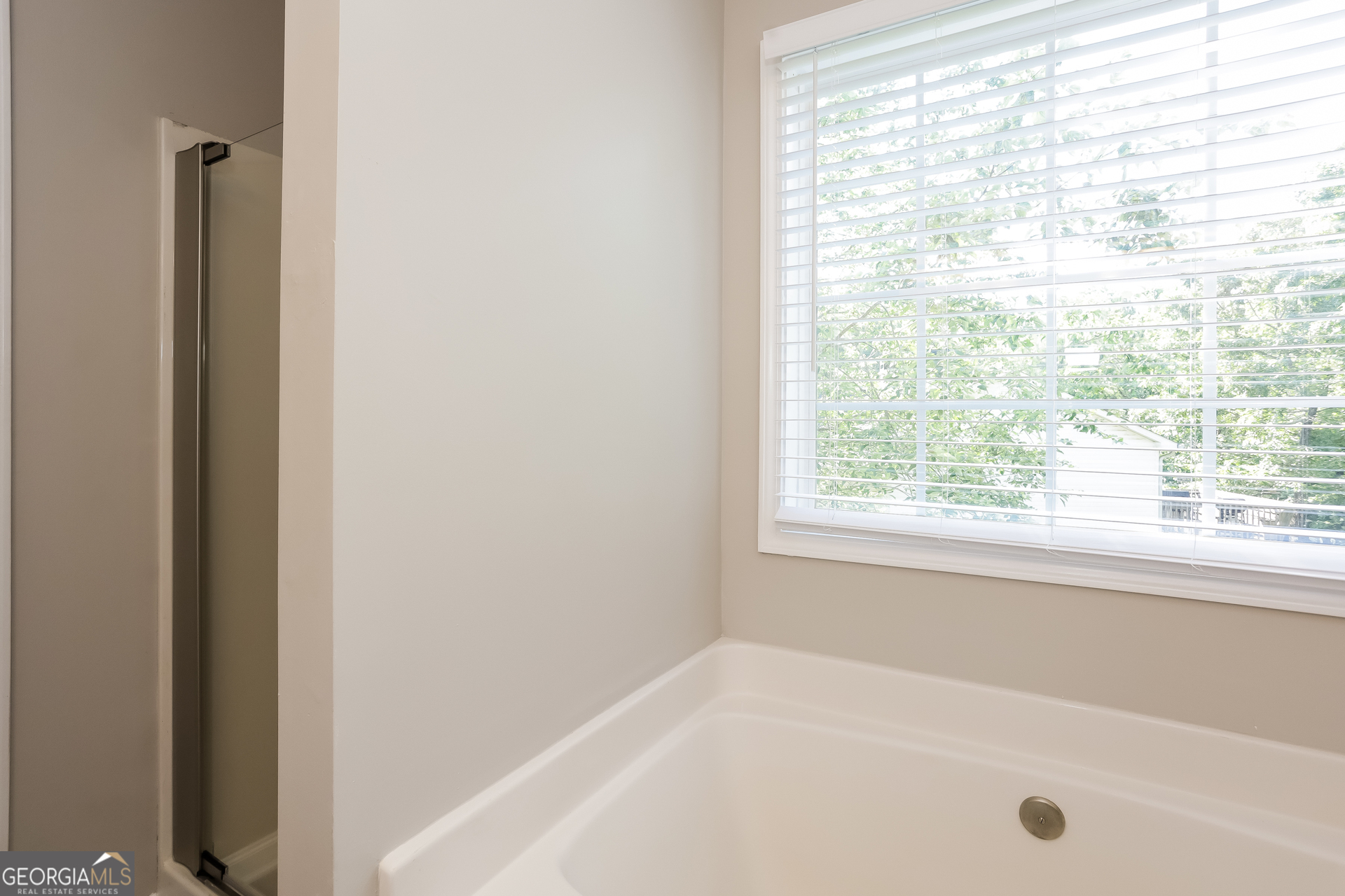 KINGS CROSSING - Residential Lease