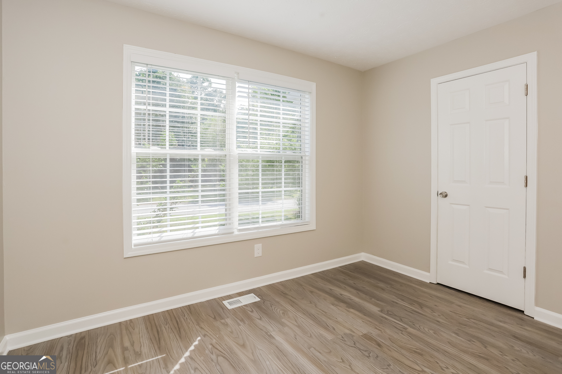 KINGS CROSSING - Residential Lease