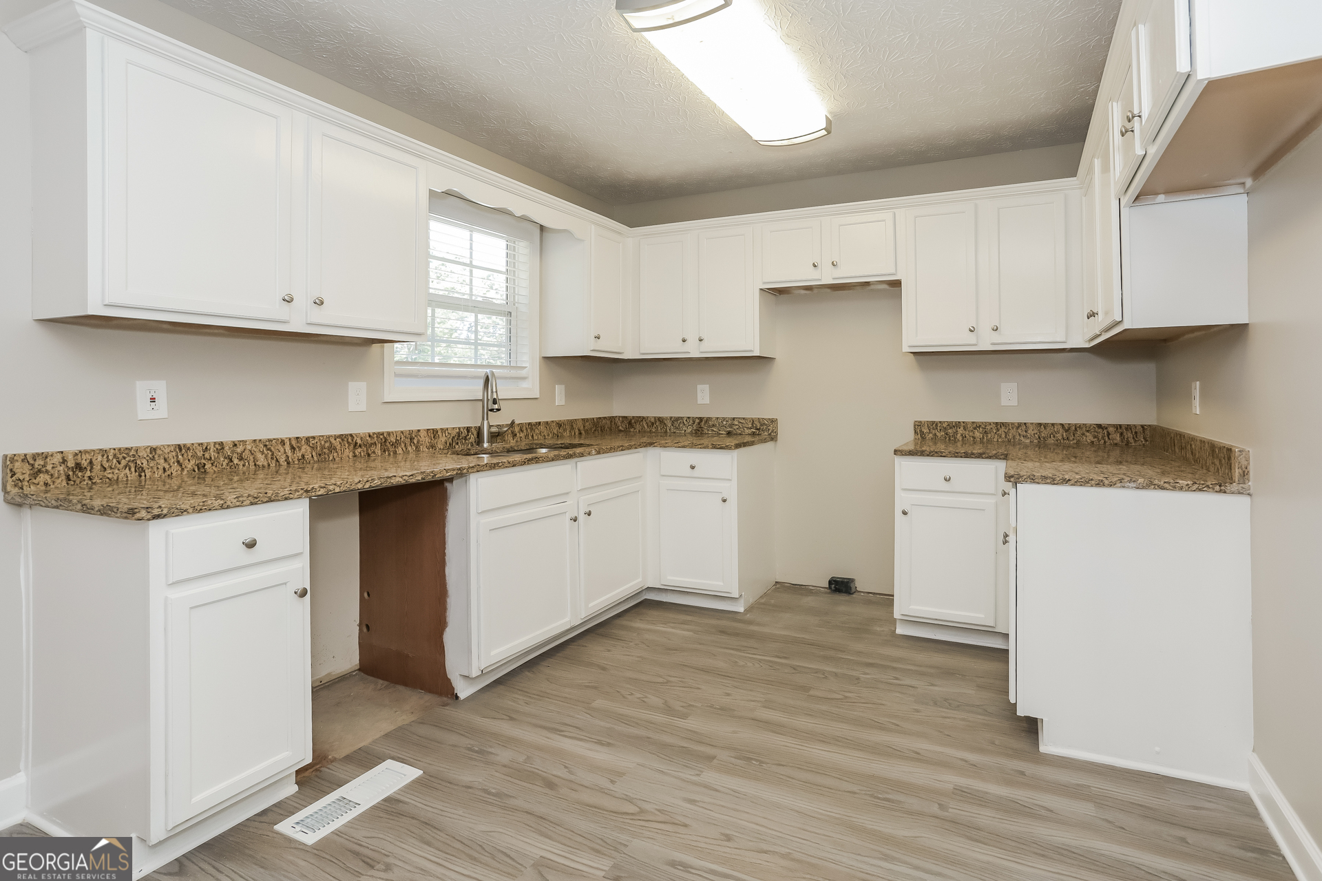 KINGS CROSSING - Residential Lease