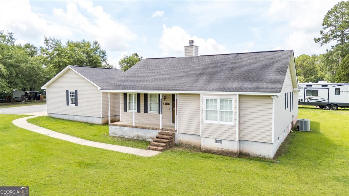 This beautifully maintained home is move-in ready! Featuring tile and hardwood floors throughout, it offers 3 spacious bedrooms and 2 pristine bathrooms. The kitchen shines with updated appliances and a modern design, perfect for cooking and entertaining. Set on a full acre, this immaculate property offers comfort, style, and space-inside and out.
